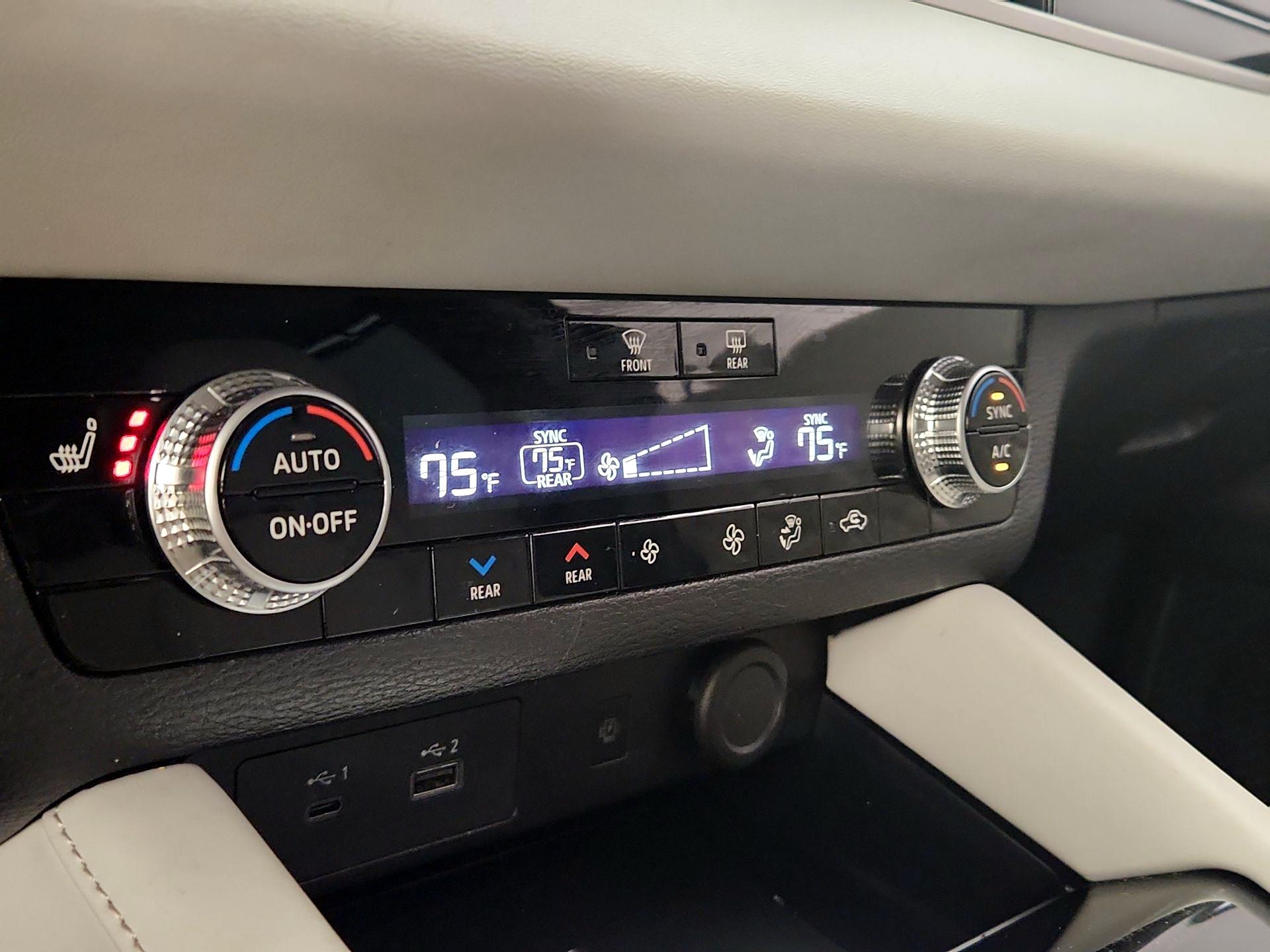 Thumbnail: 2023 Mitsubishi Outlander - 17