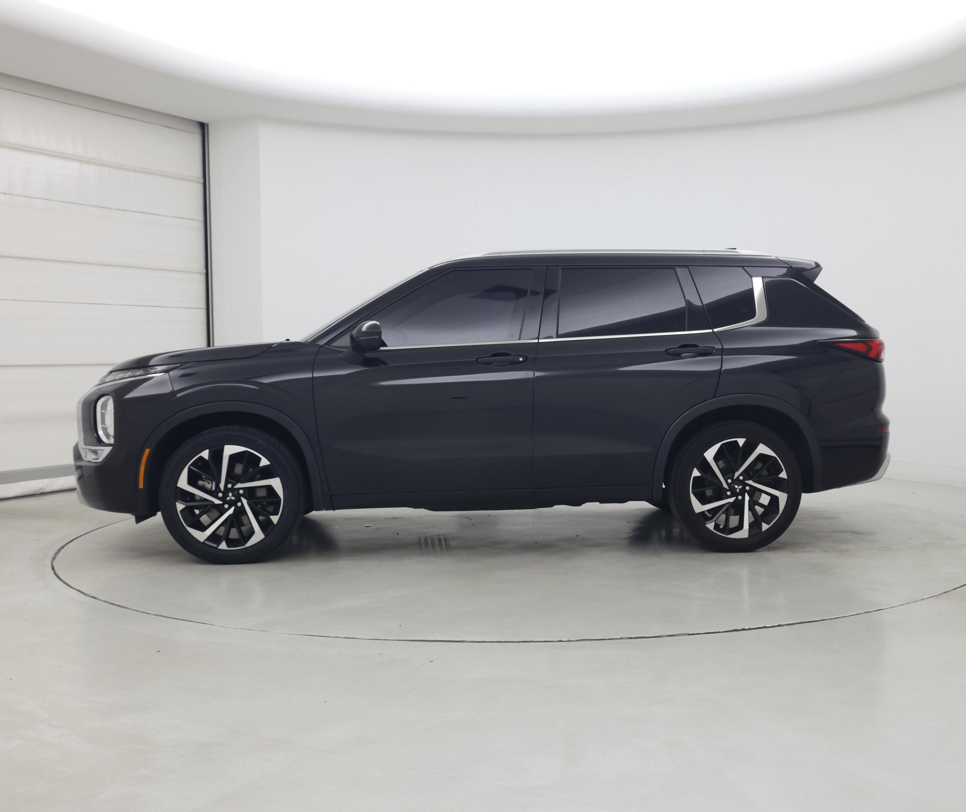 Thumbnail: 2023 Mitsubishi Outlander - 3