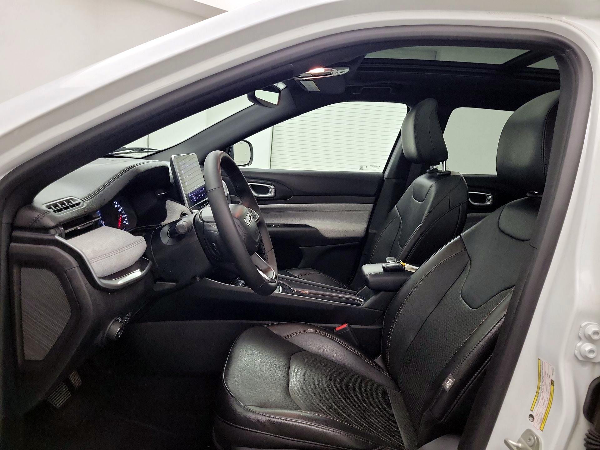 Thumbnail: 2023 Jeep Compass - 11