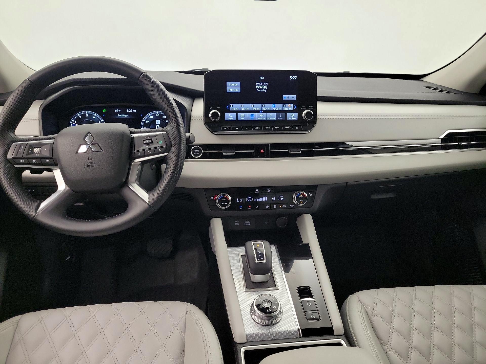 Thumbnail: 2024 Mitsubishi Outlander - 9