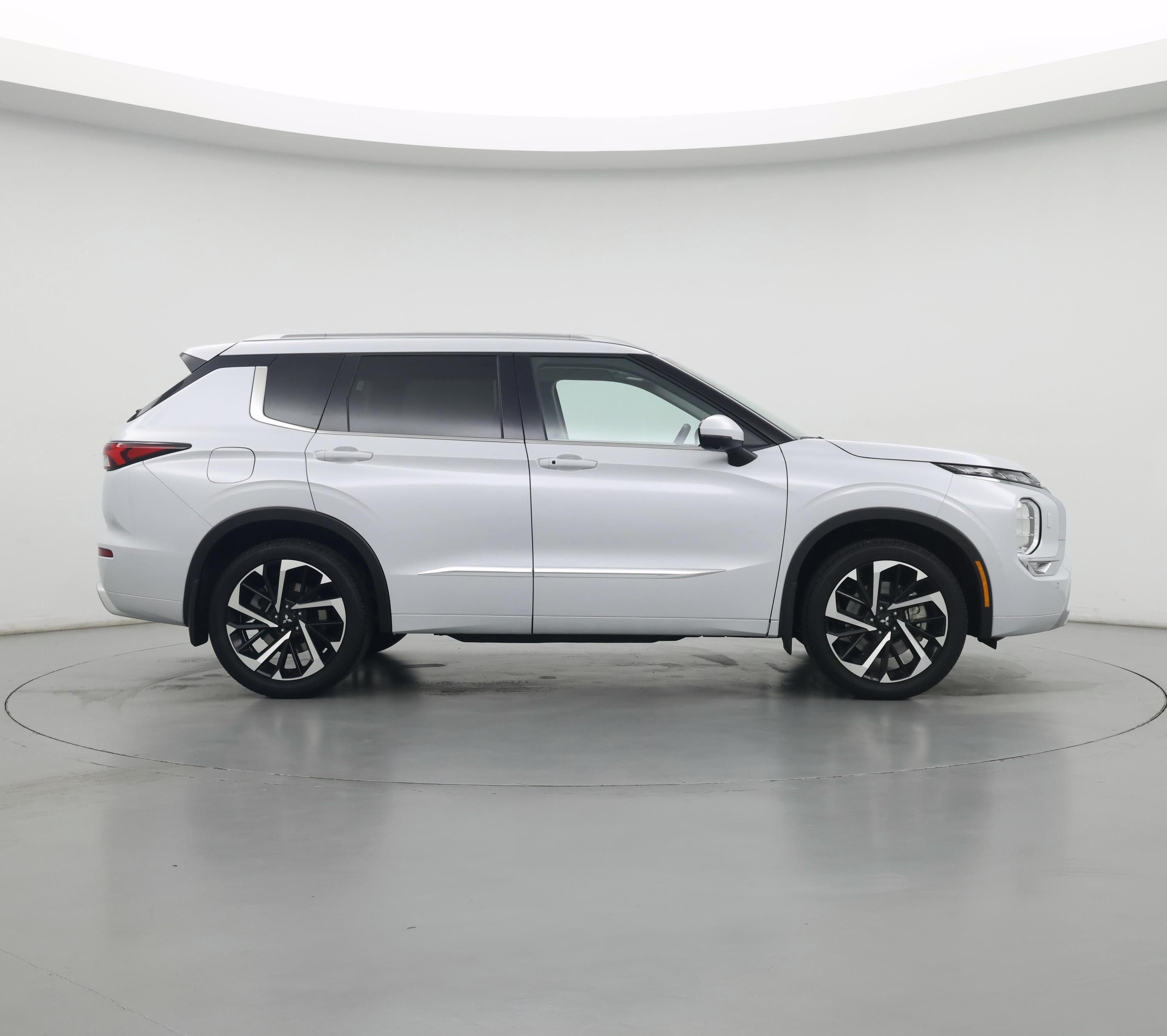 Thumbnail: 2024 Mitsubishi Outlander - 7