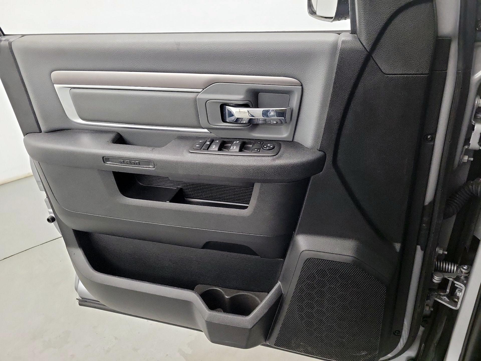 Thumbnail: 2023 RAM 1500 Classic - 12