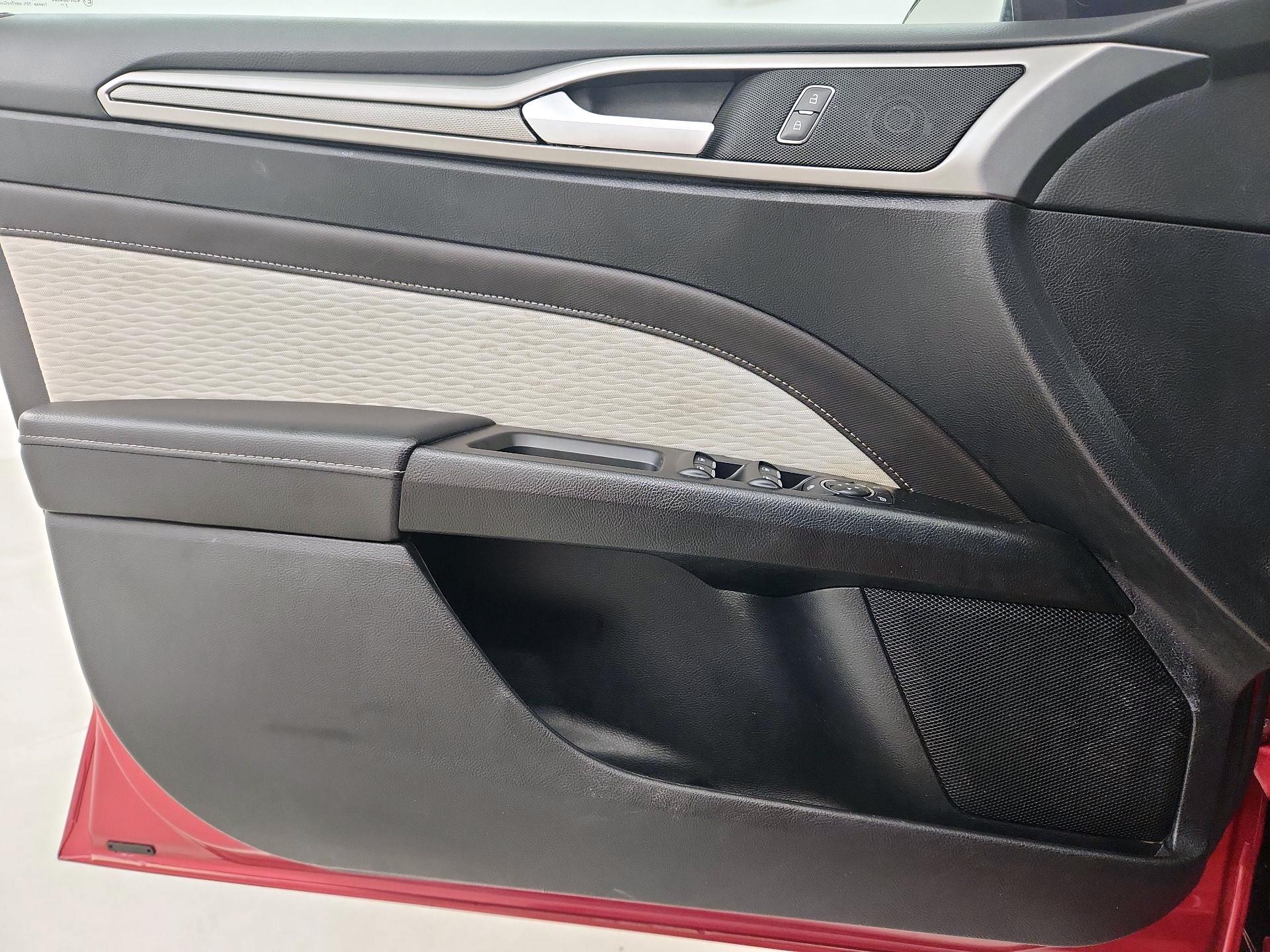 Thumbnail: 2020 Ford Fusion - 12