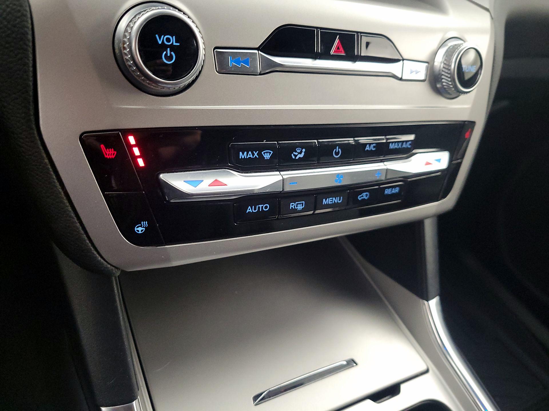 Thumbnail: 2022 Ford Explorer - 17