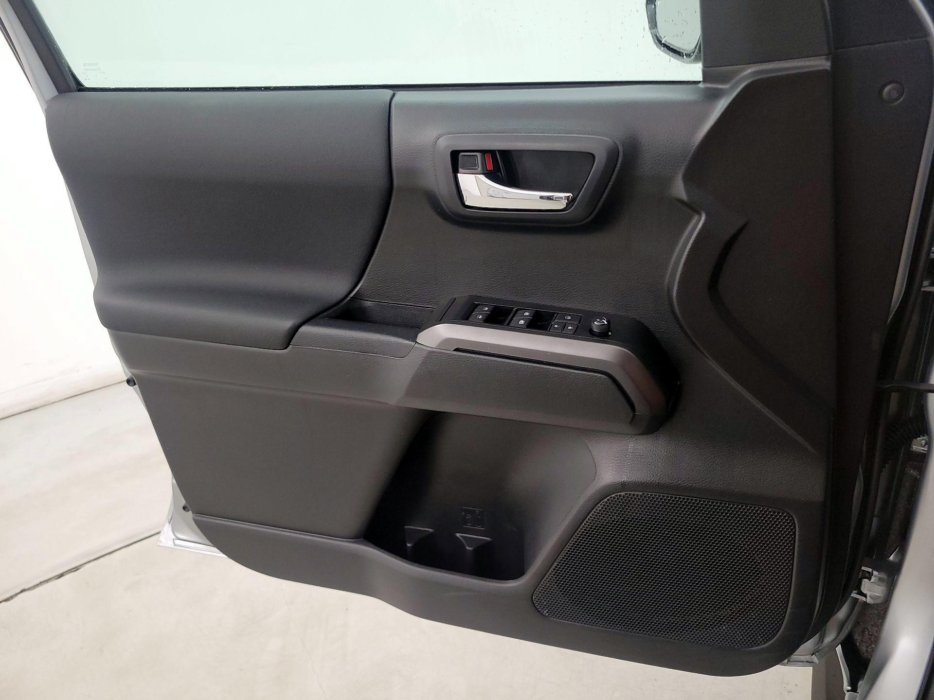 Thumbnail: 2022 Toyota Tacoma - 12