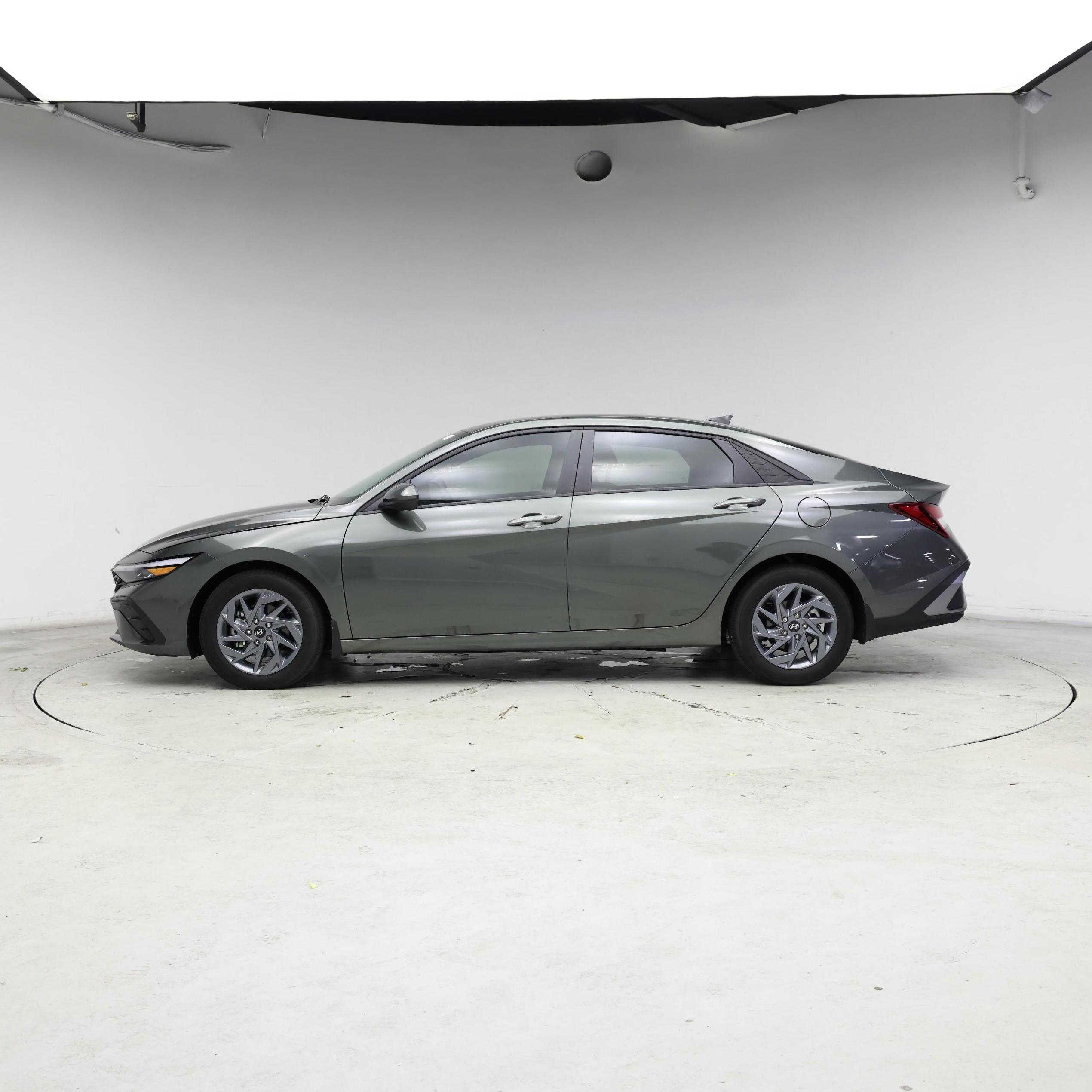 Thumbnail: 2024 Hyundai Elantra - 3