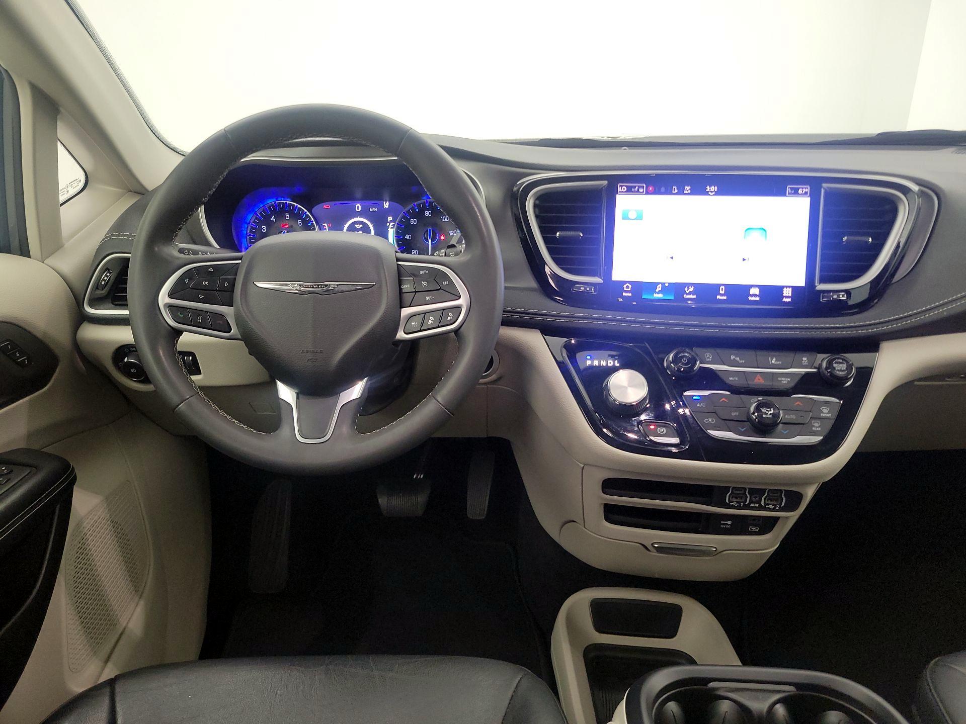 Thumbnail: 2022 Chrysler Pacifica - 10
