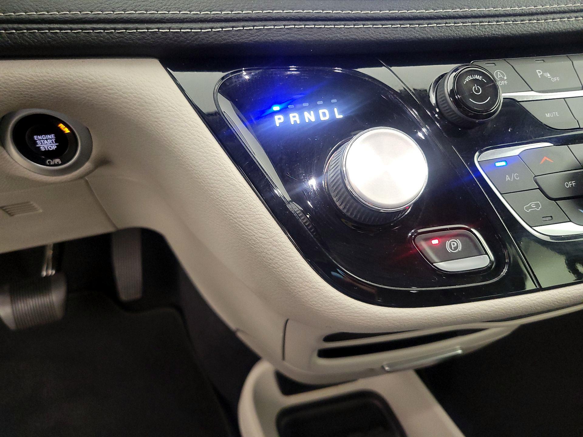 Thumbnail: 2022 Chrysler Pacifica - 17