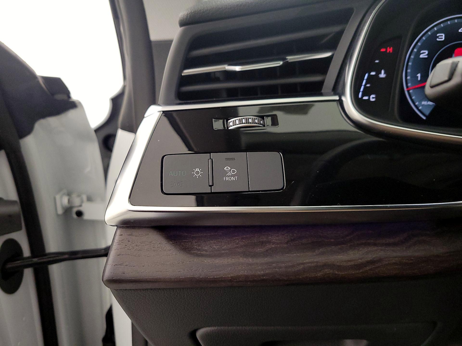 Thumbnail: 2022 Audi Q8 - 13