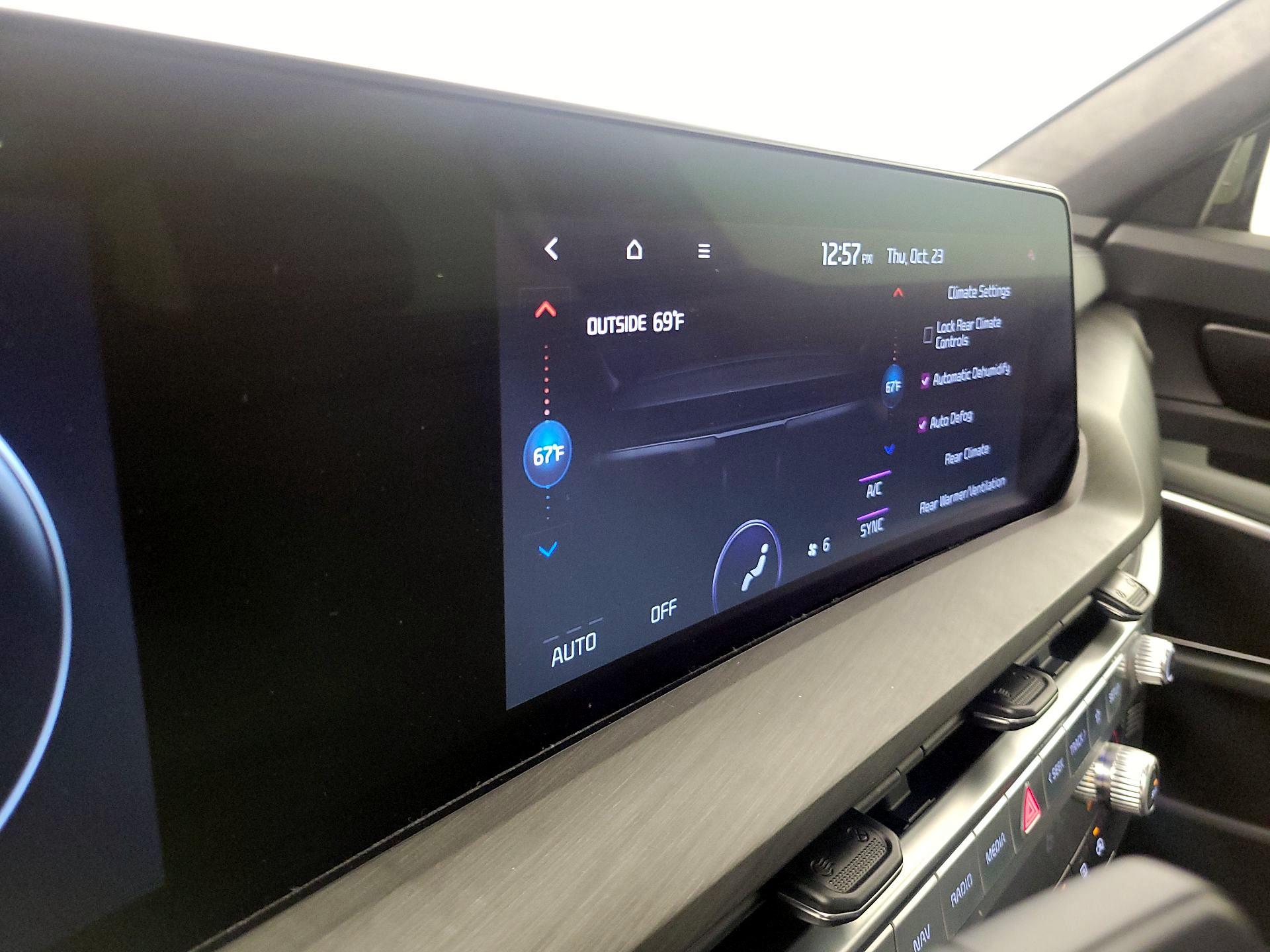 Thumbnail: 2024 Kia Telluride - 17