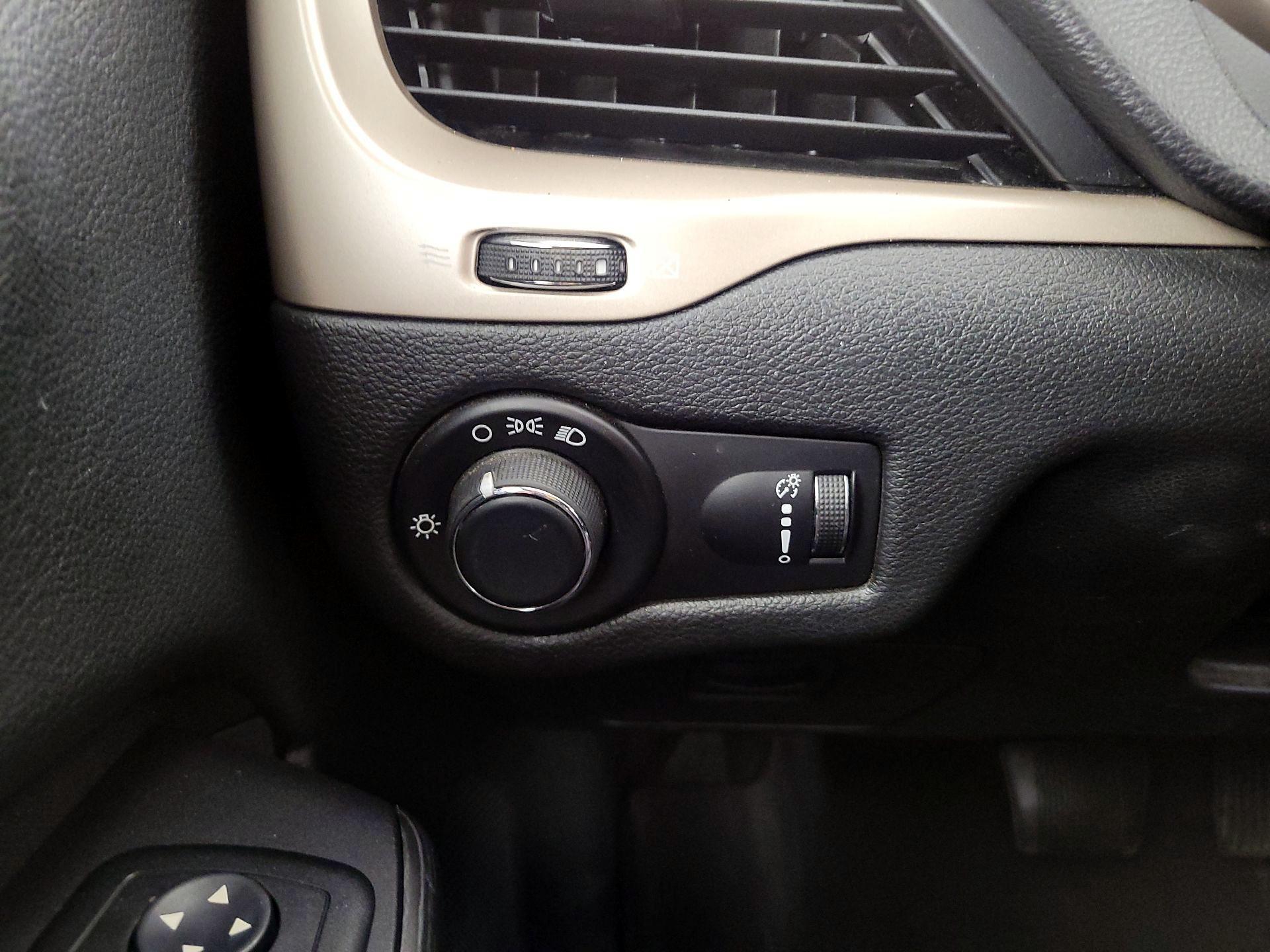 Thumbnail: 2015 Jeep Cherokee - 13