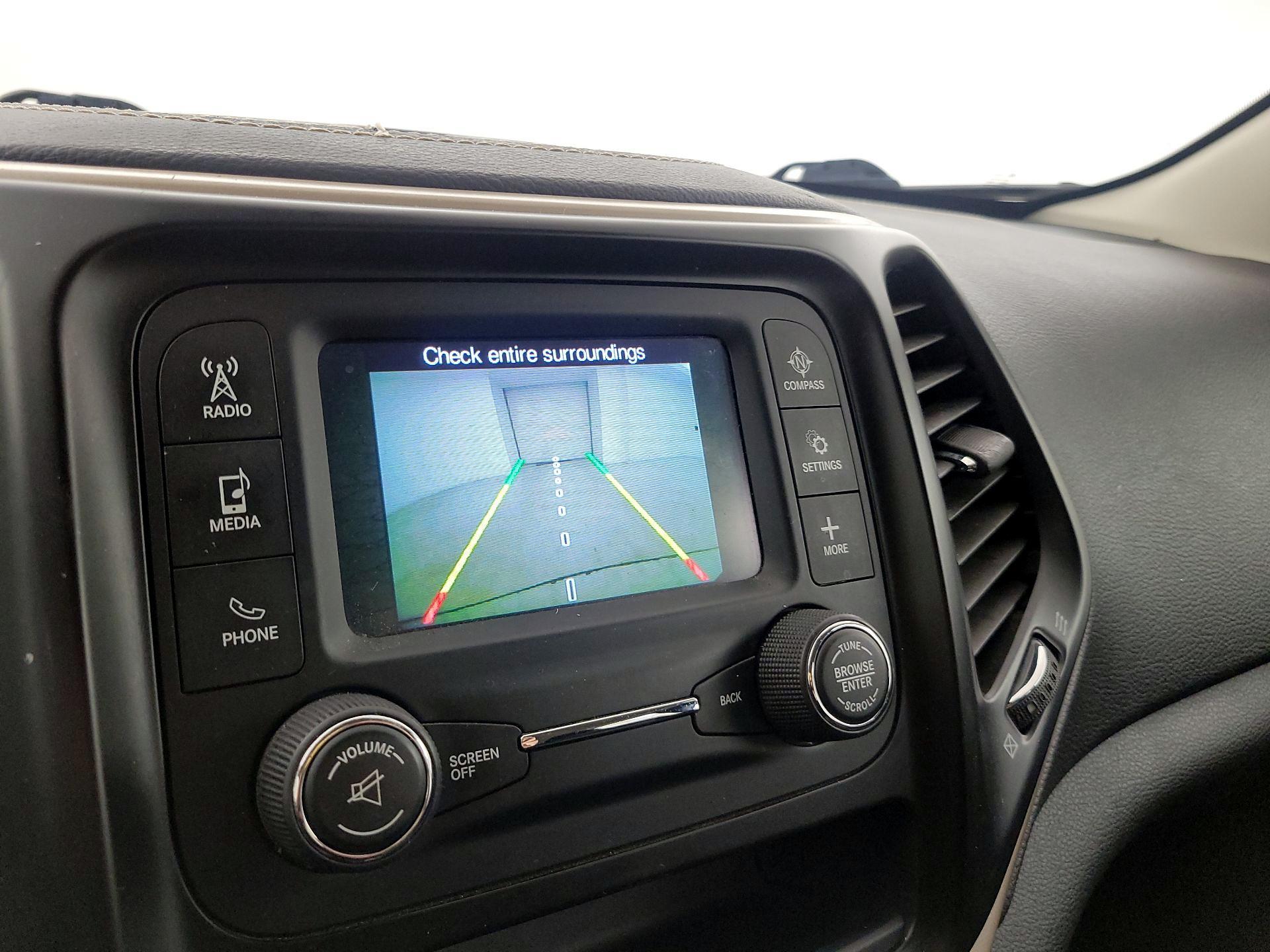 Thumbnail: 2015 Jeep Cherokee - 14