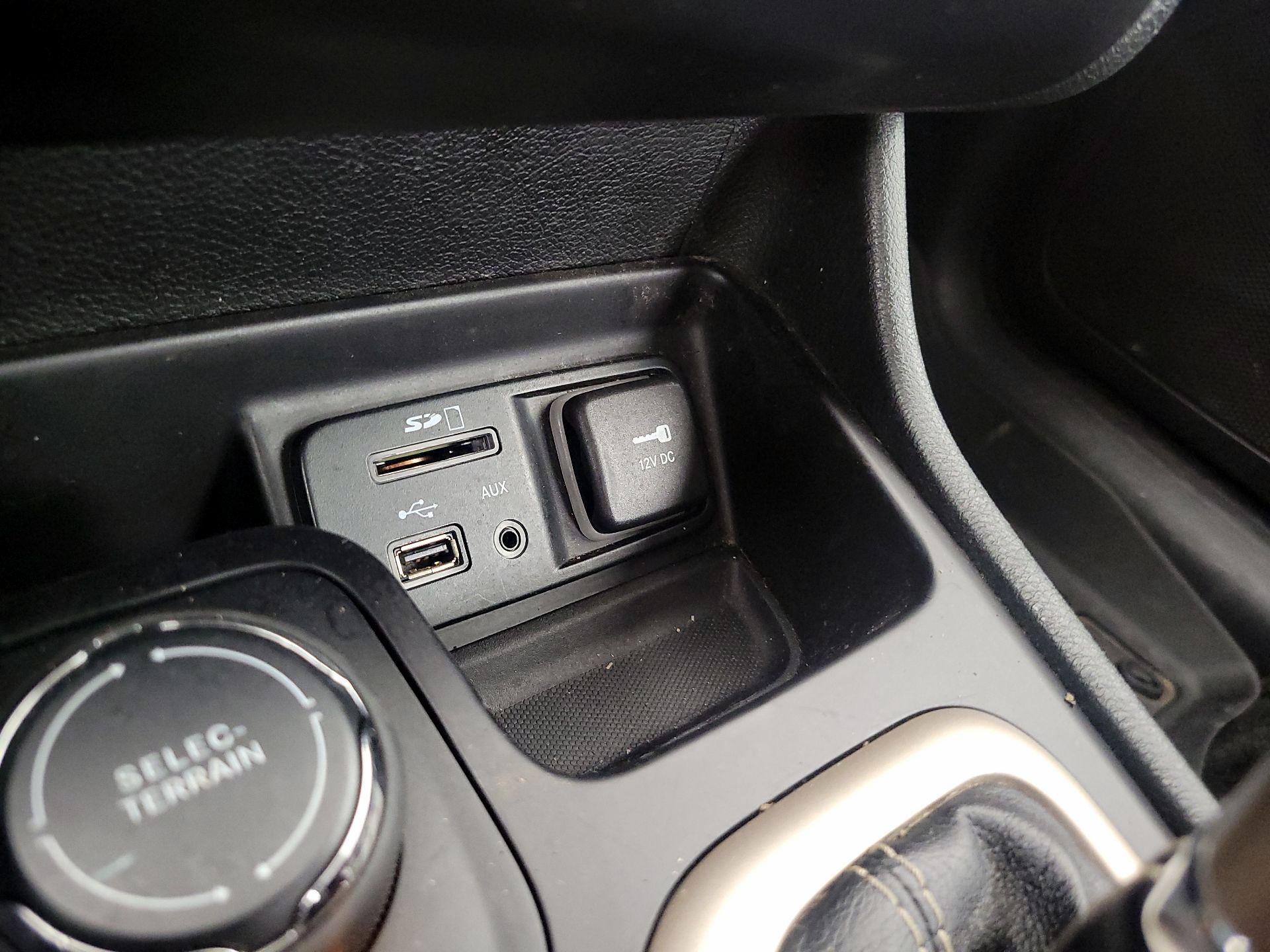 Thumbnail: 2015 Jeep Cherokee - 18