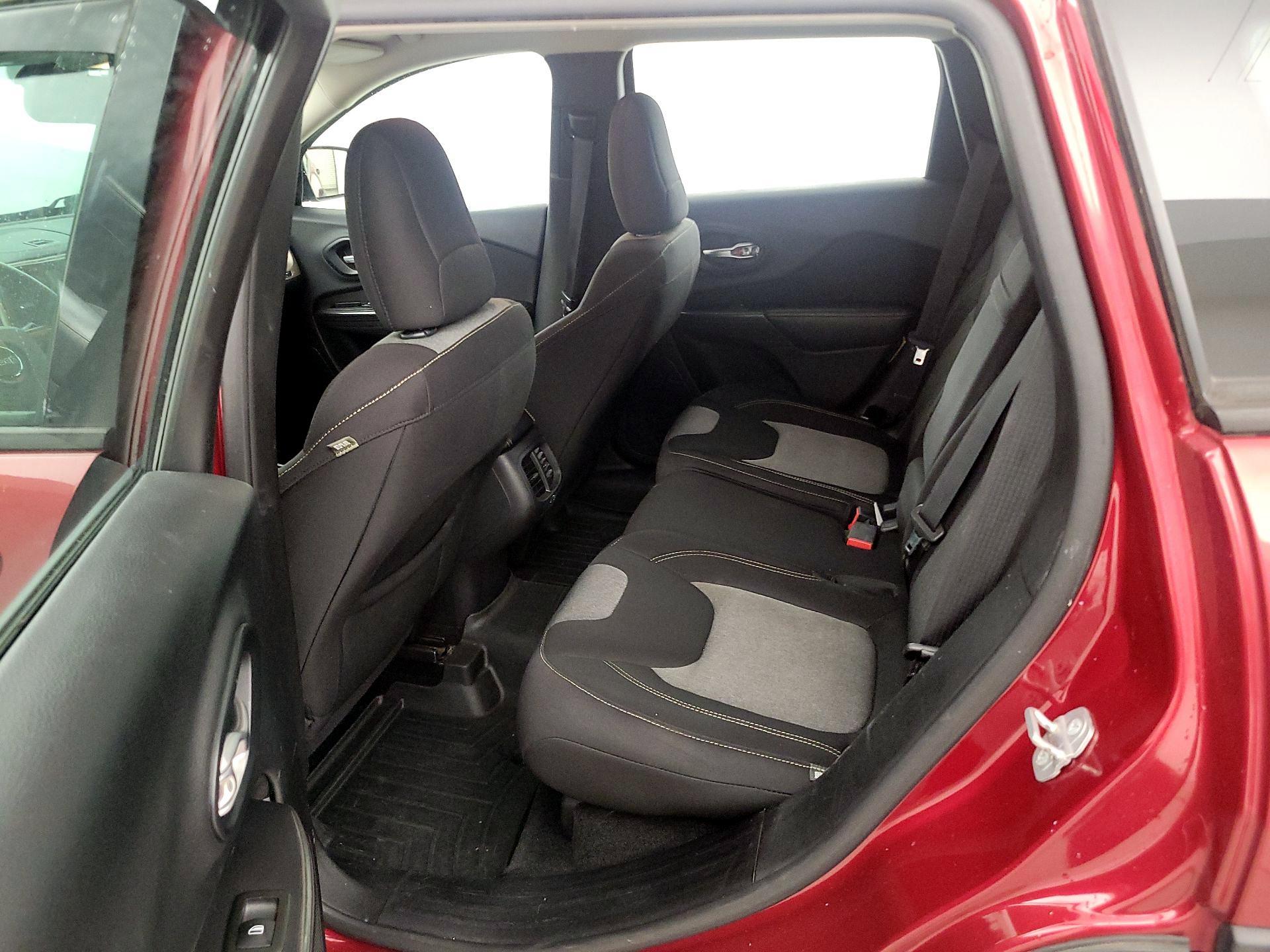 Thumbnail: 2015 Jeep Cherokee - 19