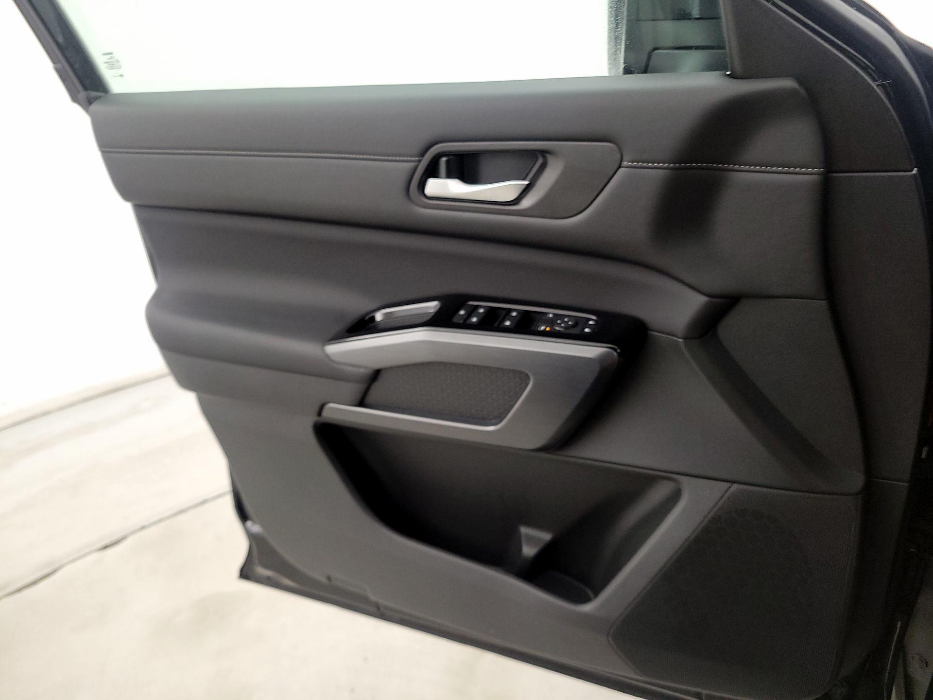 Thumbnail: 2025 Nissan Pathfinder - 12