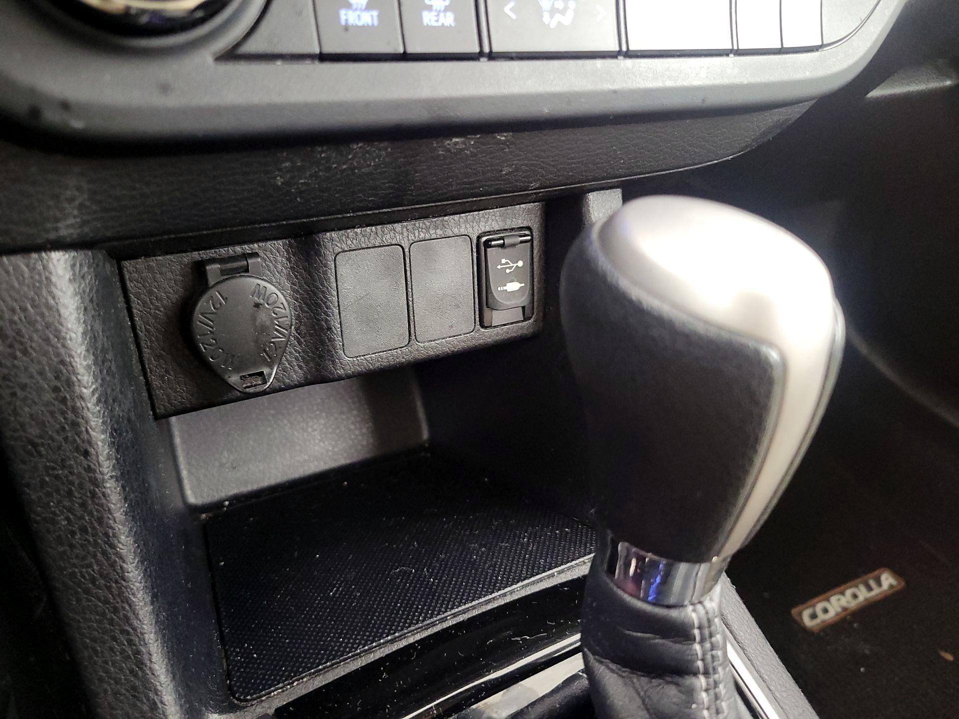 Thumbnail: 2016 Toyota Corolla - 18