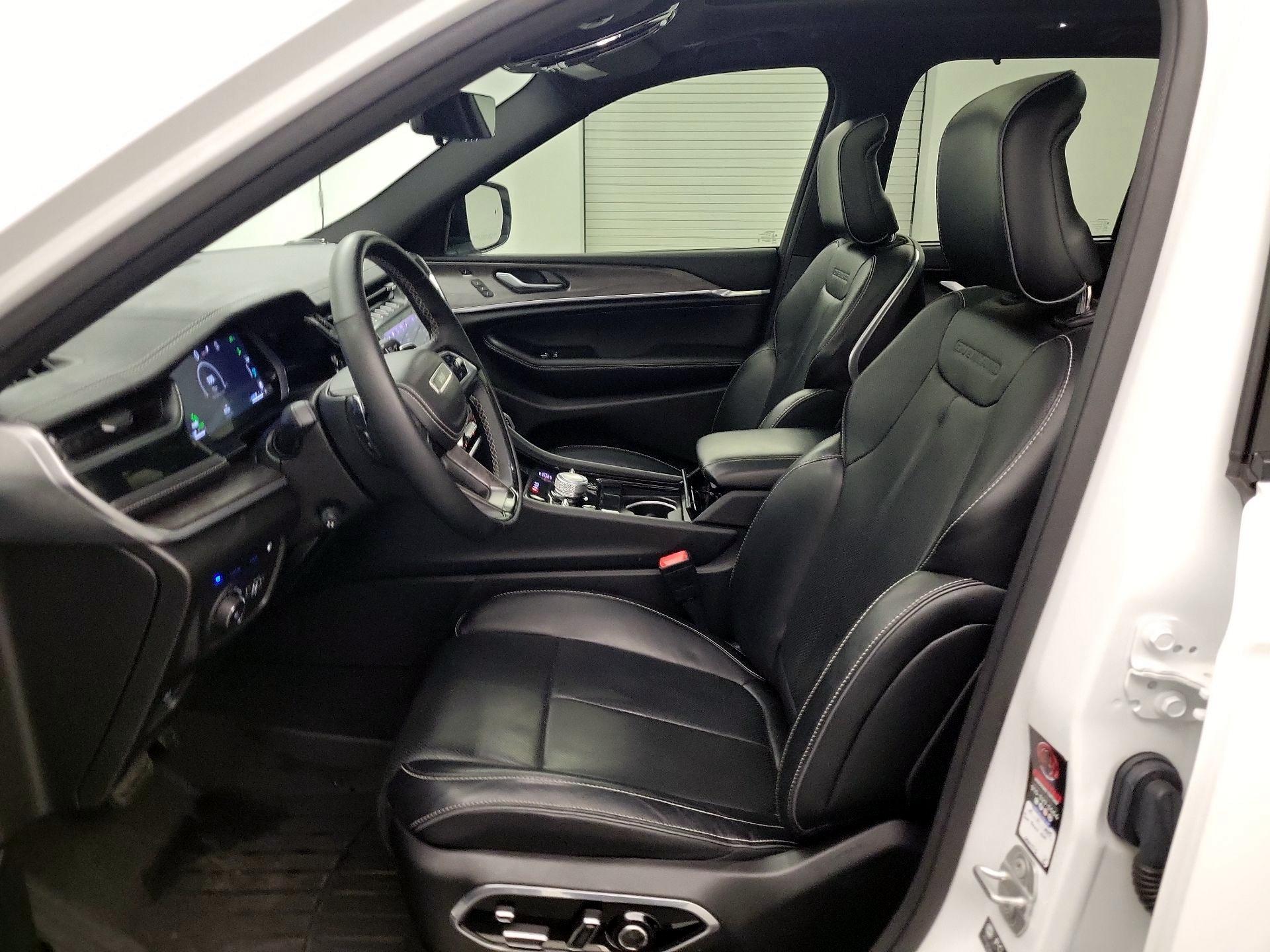 Thumbnail: 2023 Jeep Grand Cherokee - 11