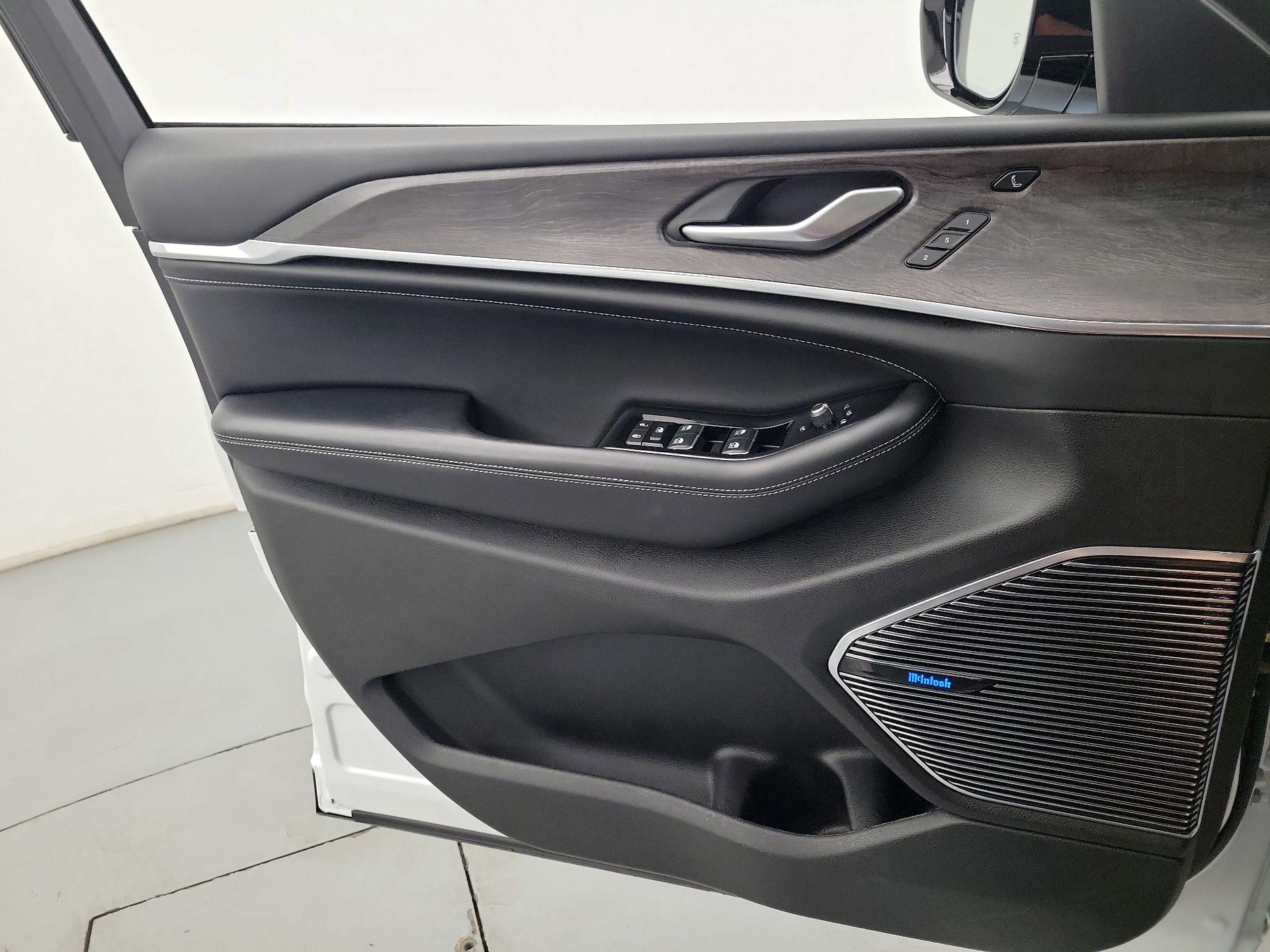 Thumbnail: 2023 Jeep Grand Cherokee - 12