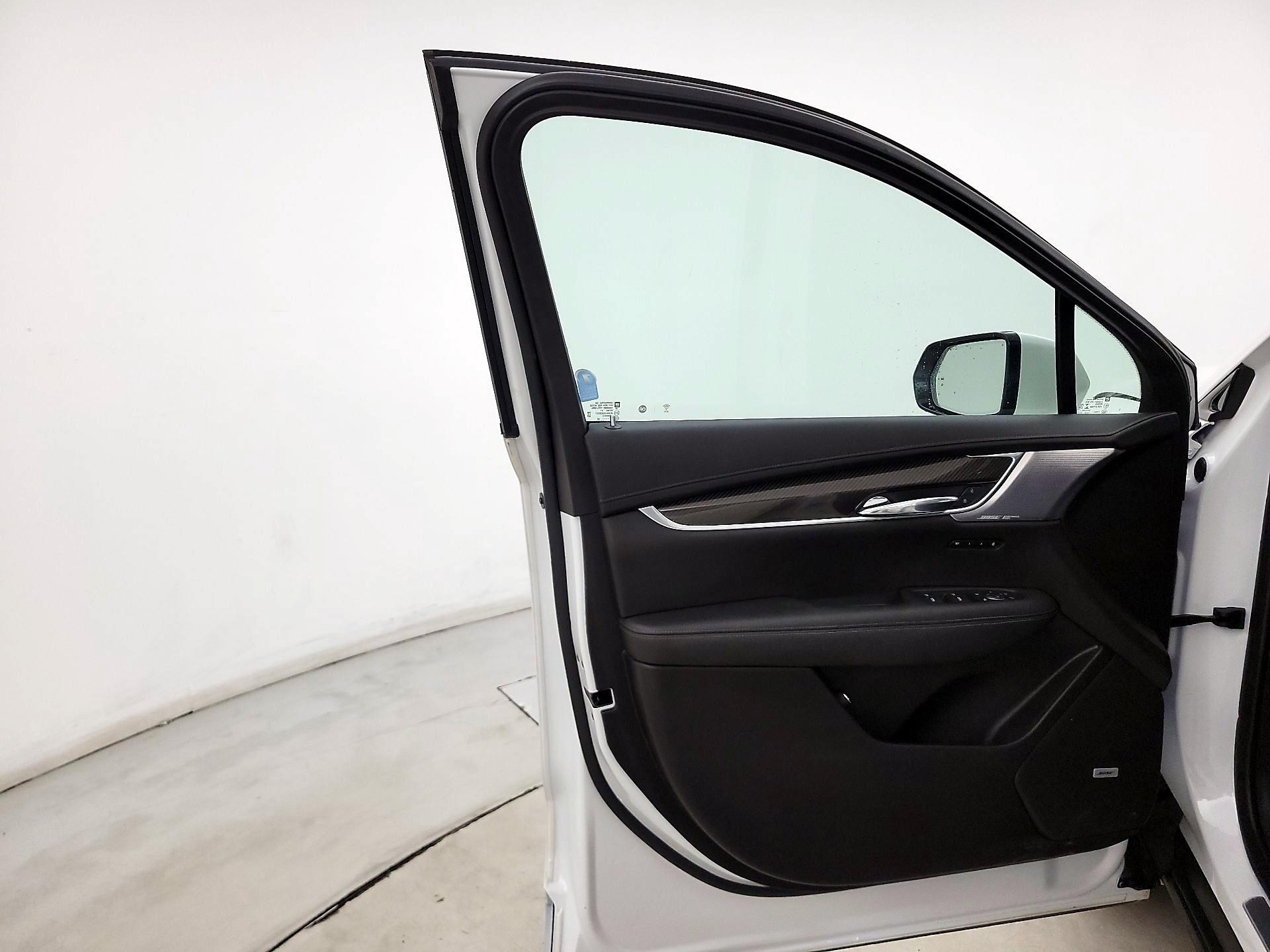 Thumbnail: 2022 Cadillac XT6 - 12