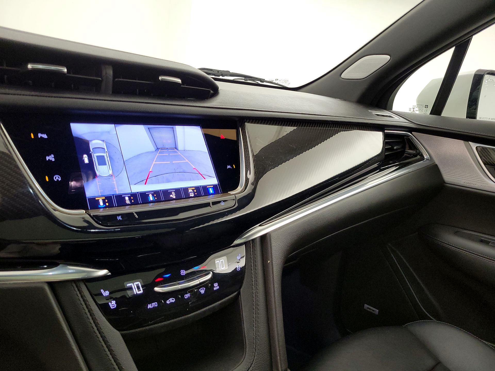 Thumbnail: 2022 Cadillac XT6 - 15