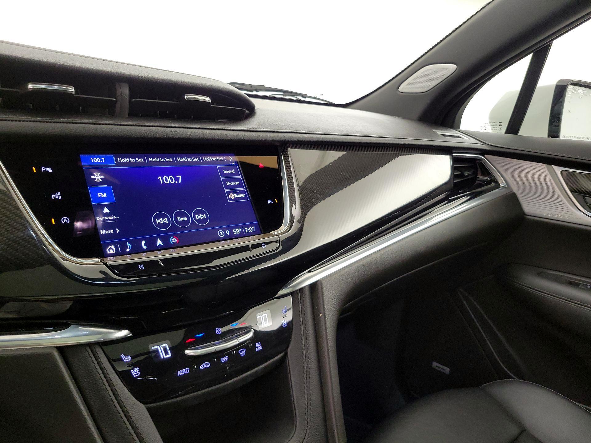 Thumbnail: 2022 Cadillac XT6 - 16