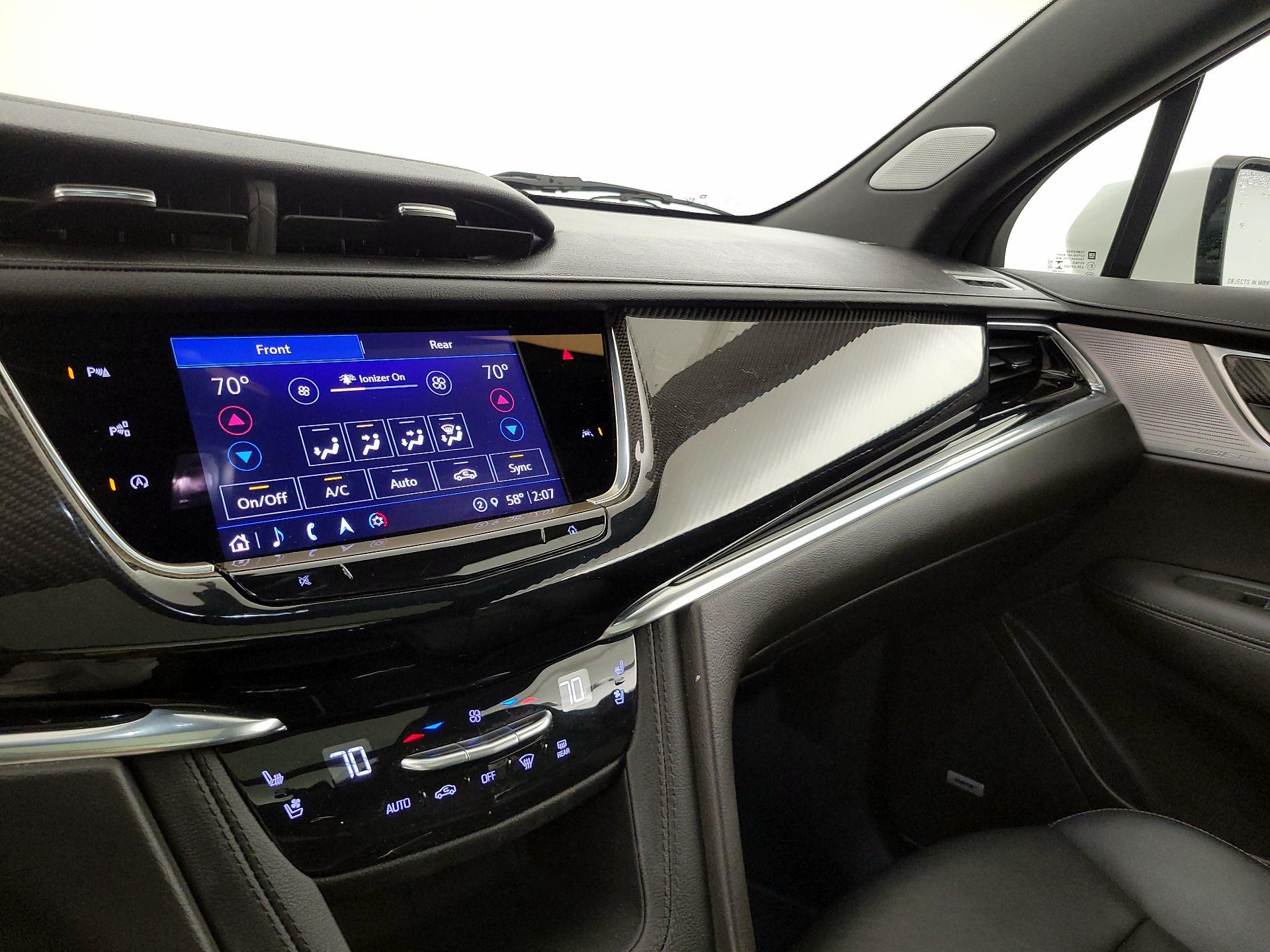 Thumbnail: 2022 Cadillac XT6 - 17