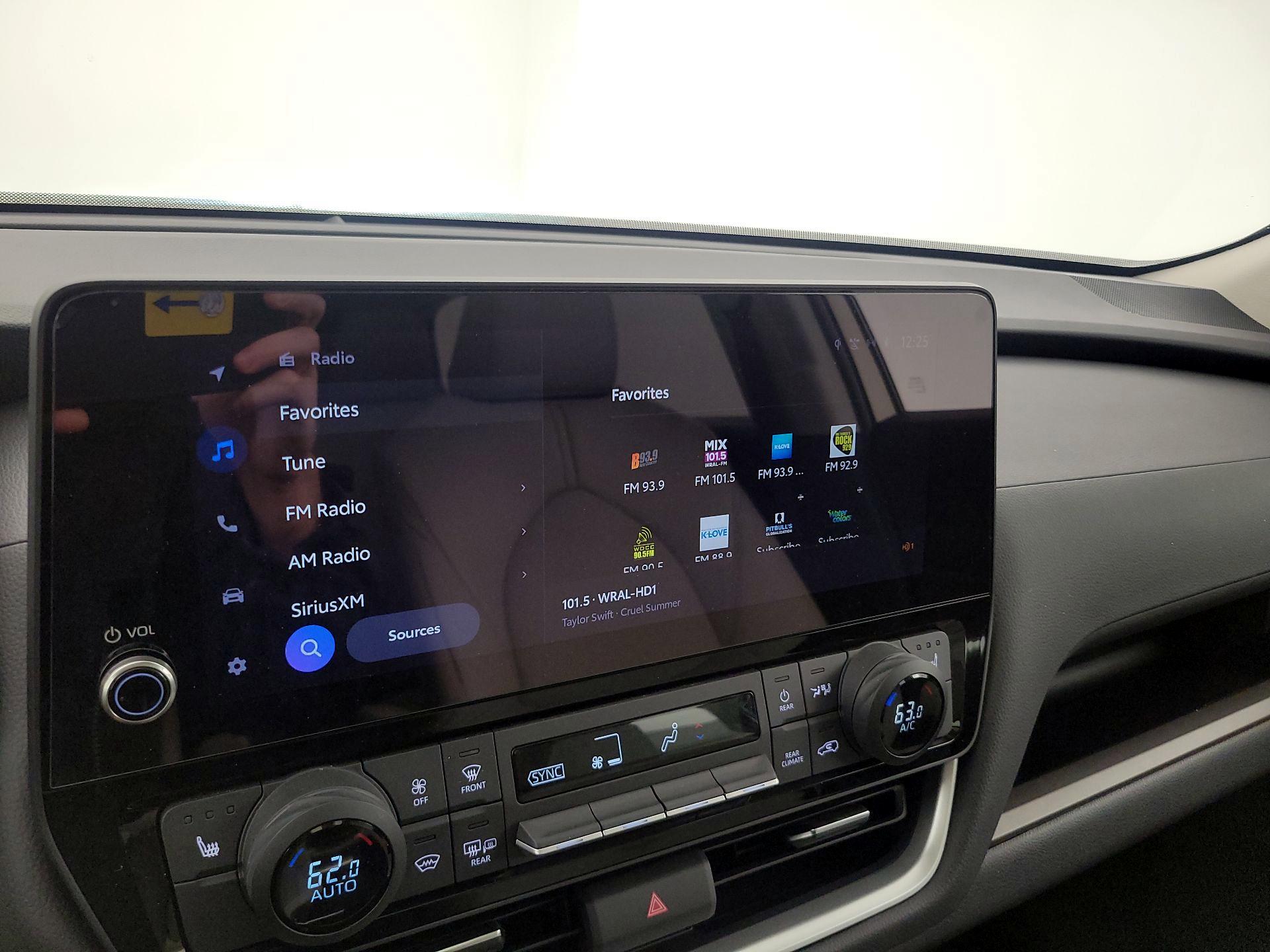 Thumbnail: 2024 Toyota Highlander - 15