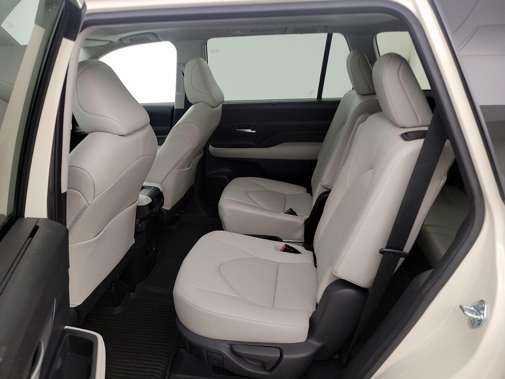 Thumbnail: 2024 Toyota Highlander - 20
