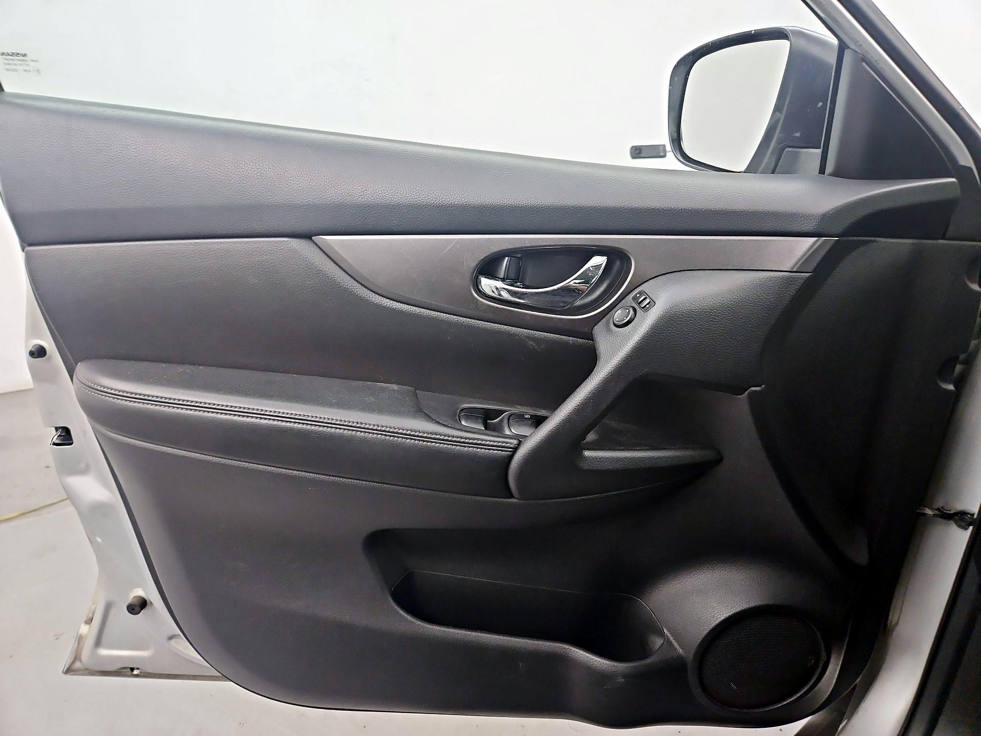 Thumbnail: 2015 Nissan Rogue - 12