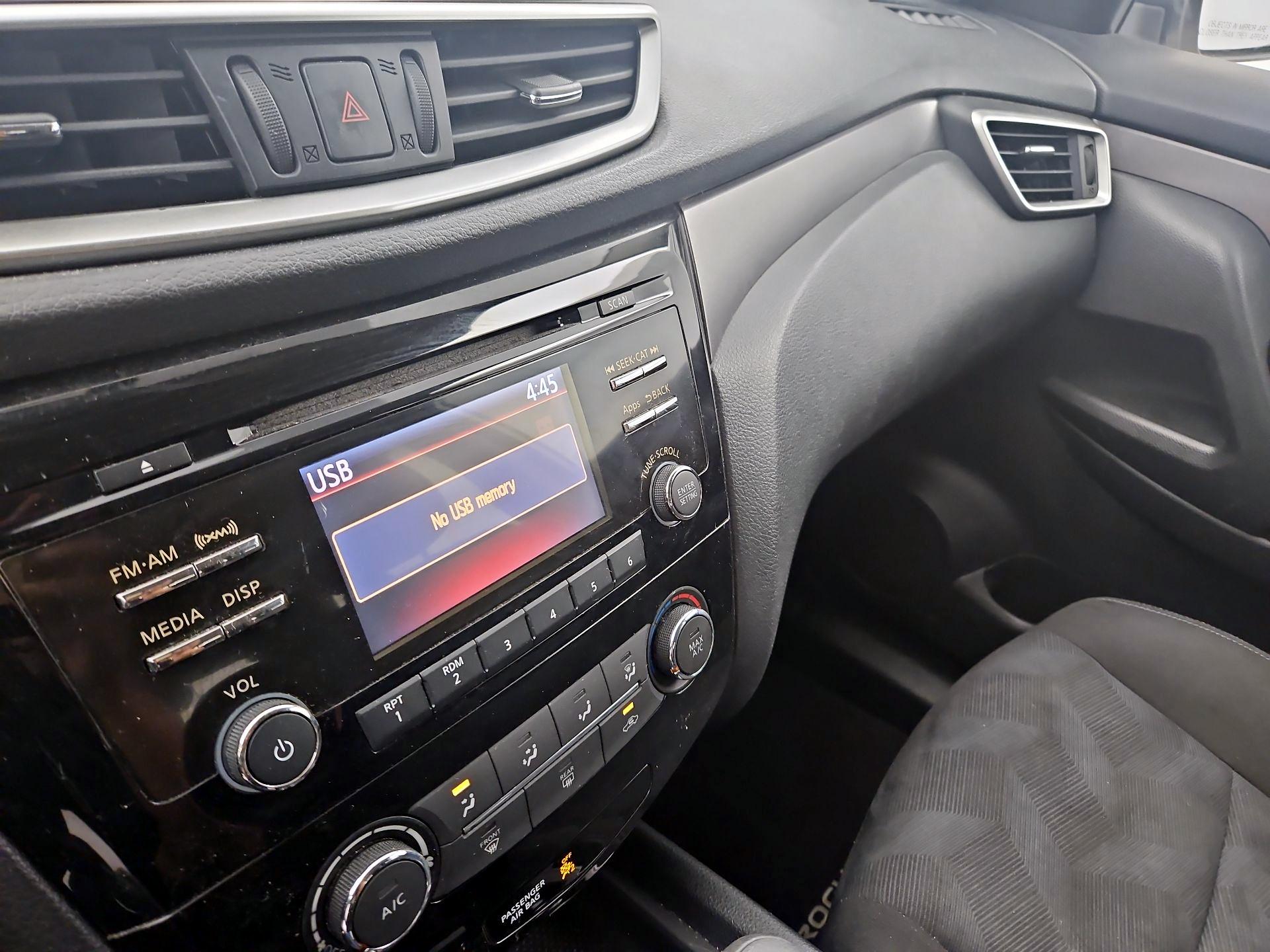 Thumbnail: 2015 Nissan Rogue - 13