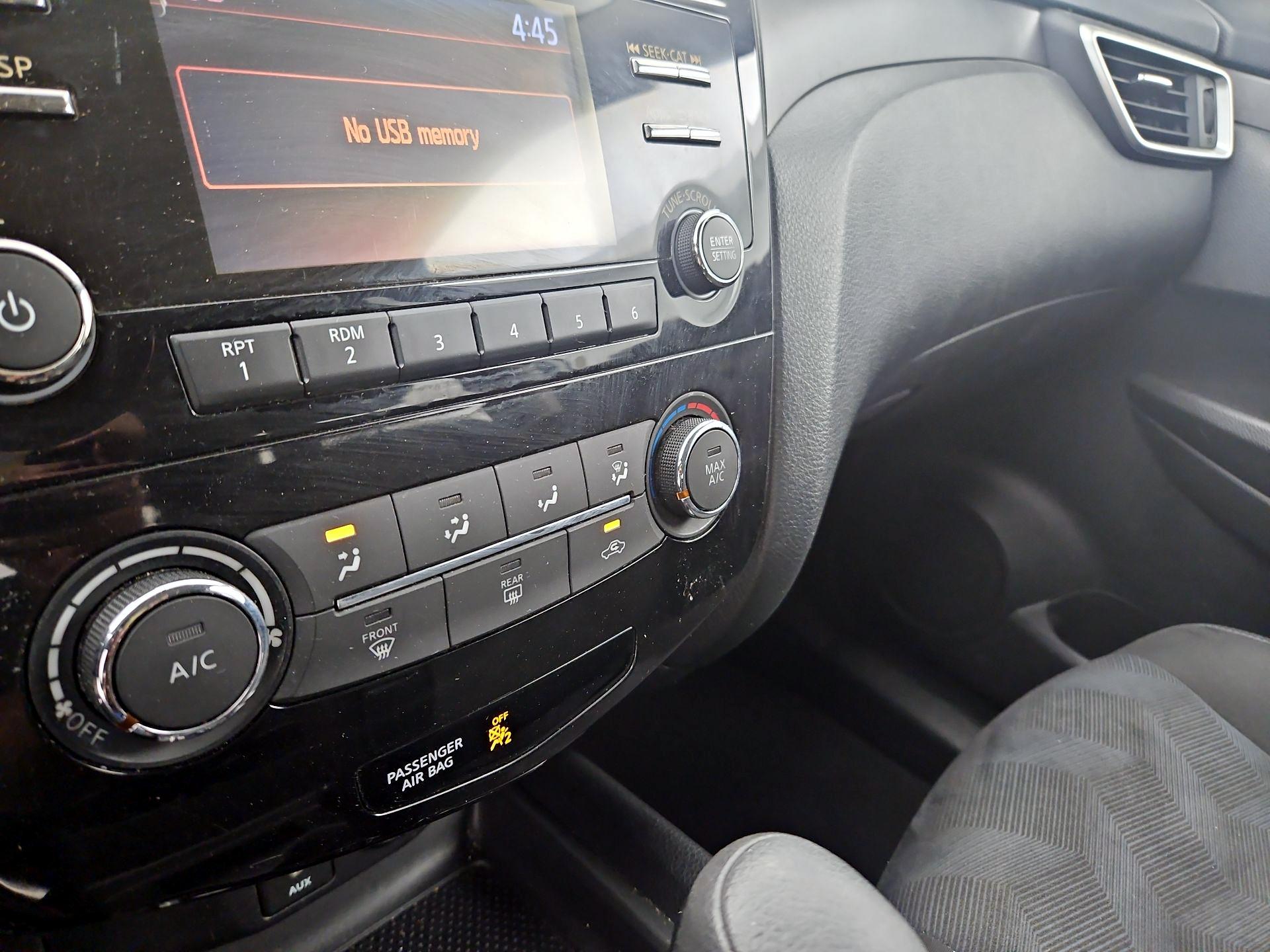 Thumbnail: 2015 Nissan Rogue - 14