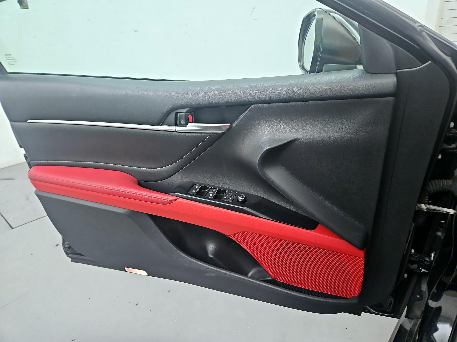 Thumbnail: 2018 Toyota Camry - 12