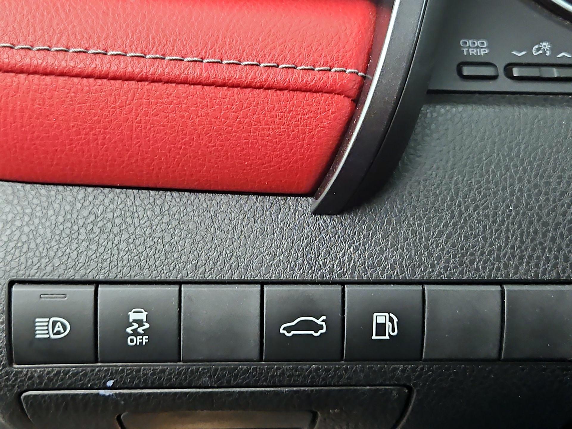 Thumbnail: 2018 Toyota Camry - 13