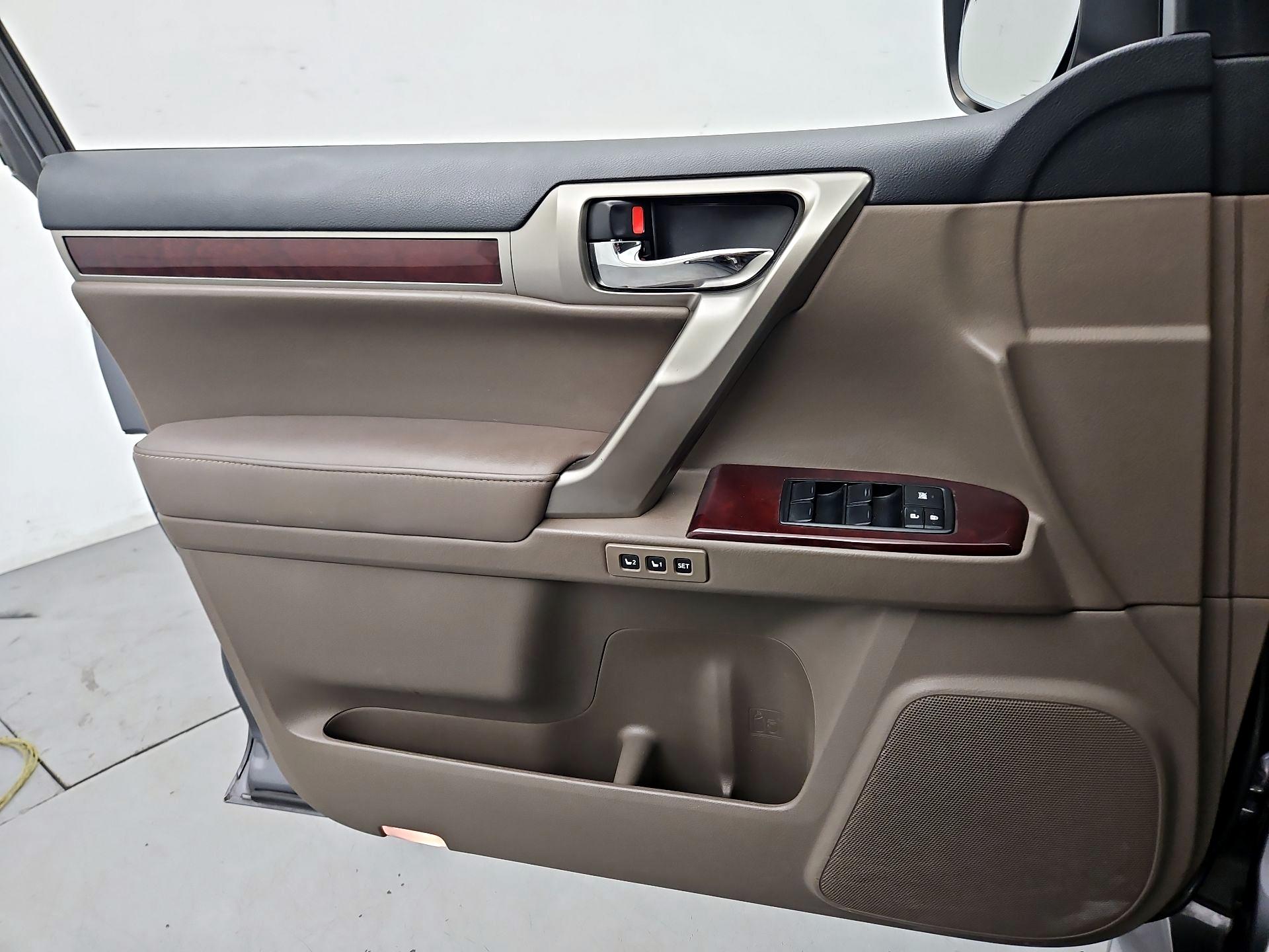 Thumbnail: 2015 Lexus GX - 12