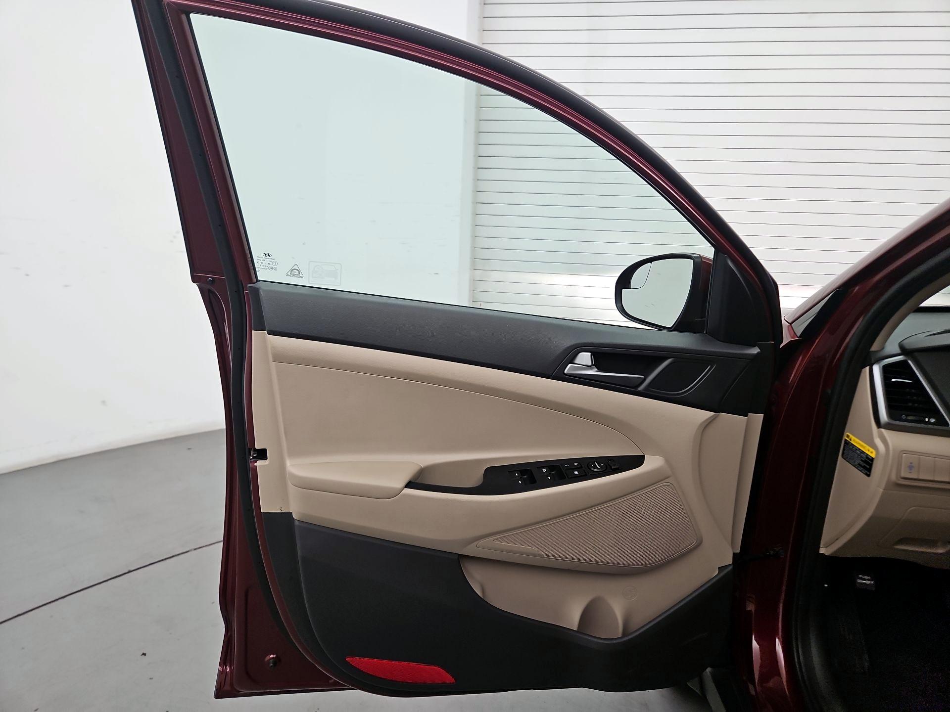 Thumbnail: 2017 Hyundai Tucson - 10