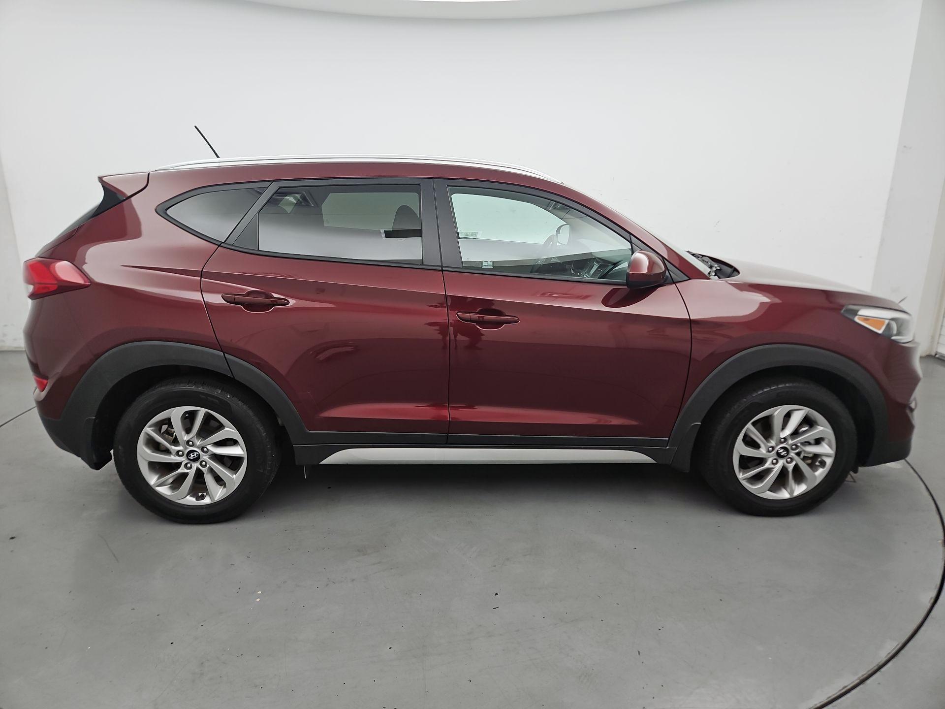 Thumbnail: 2017 Hyundai Tucson - 4