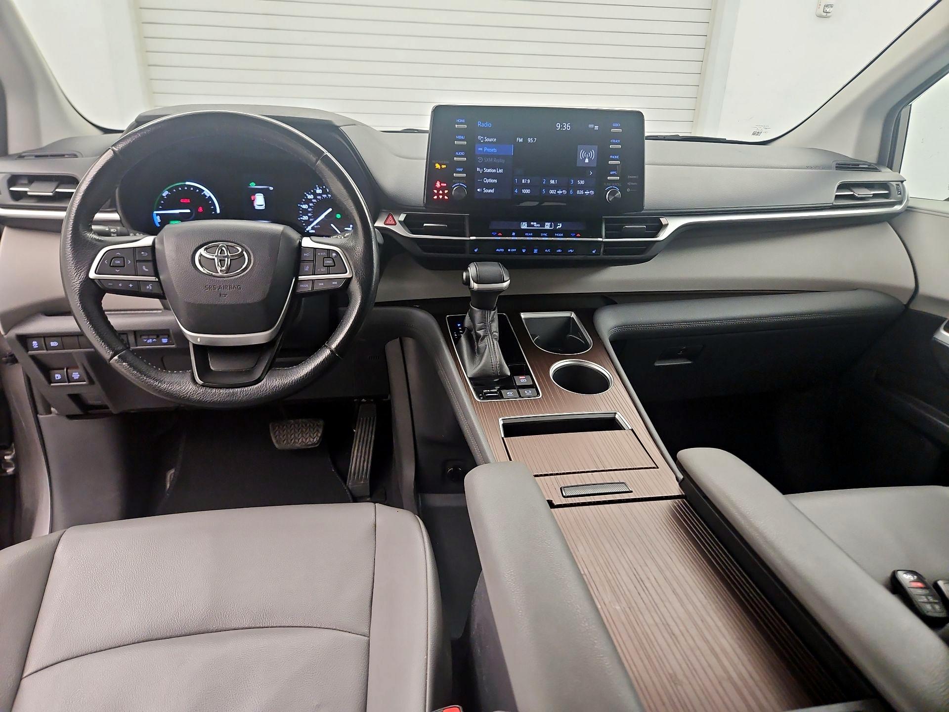 Thumbnail: 2022 Toyota Sienna - 9