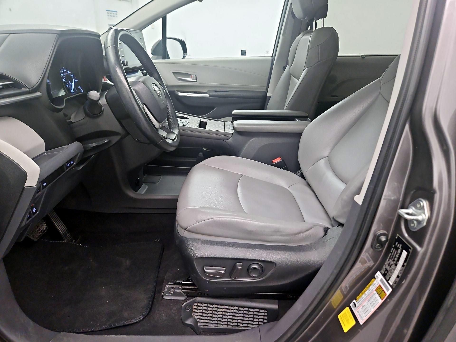 Thumbnail: 2022 Toyota Sienna - 11