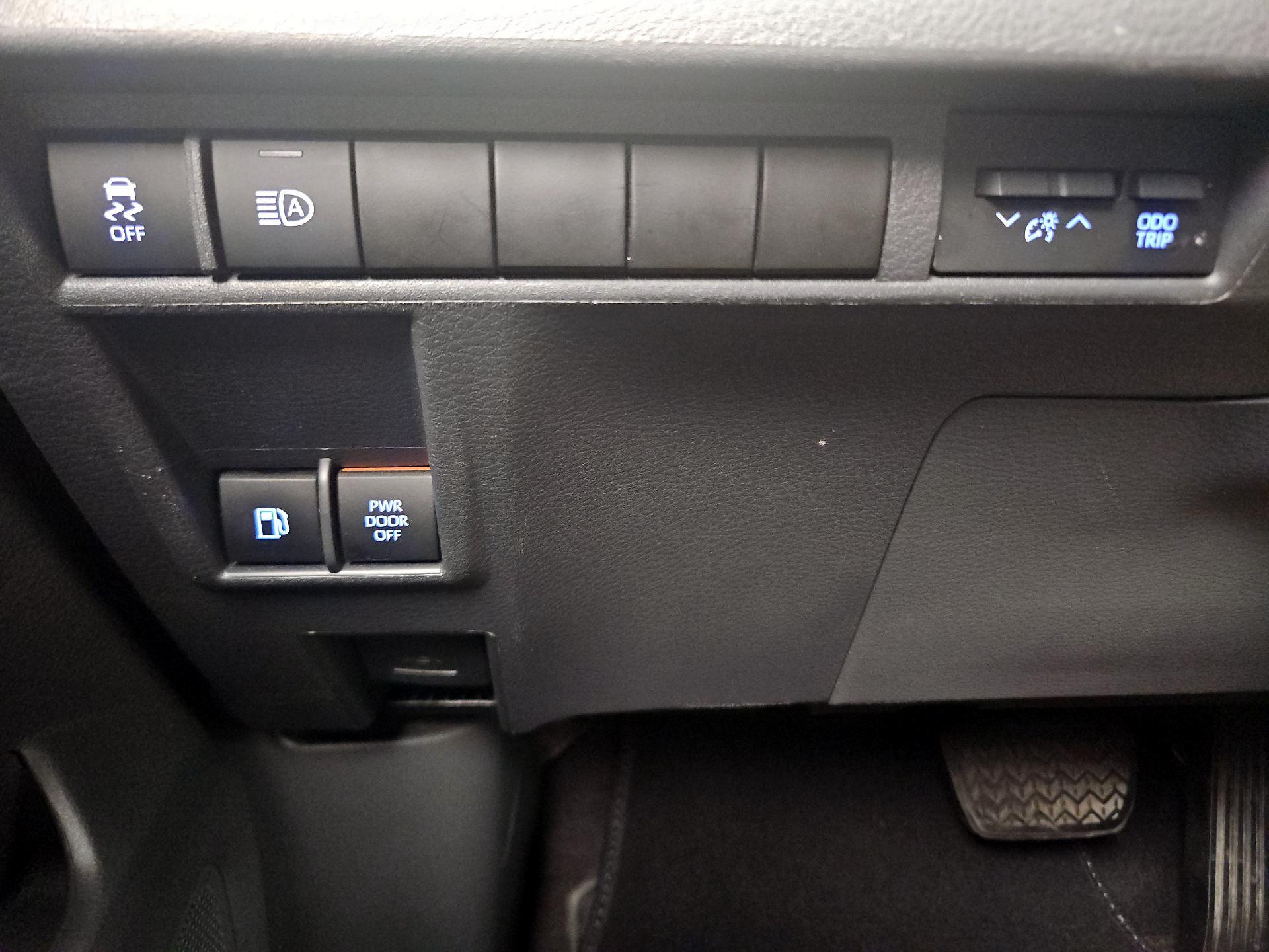 Thumbnail: 2022 Toyota Sienna - 13