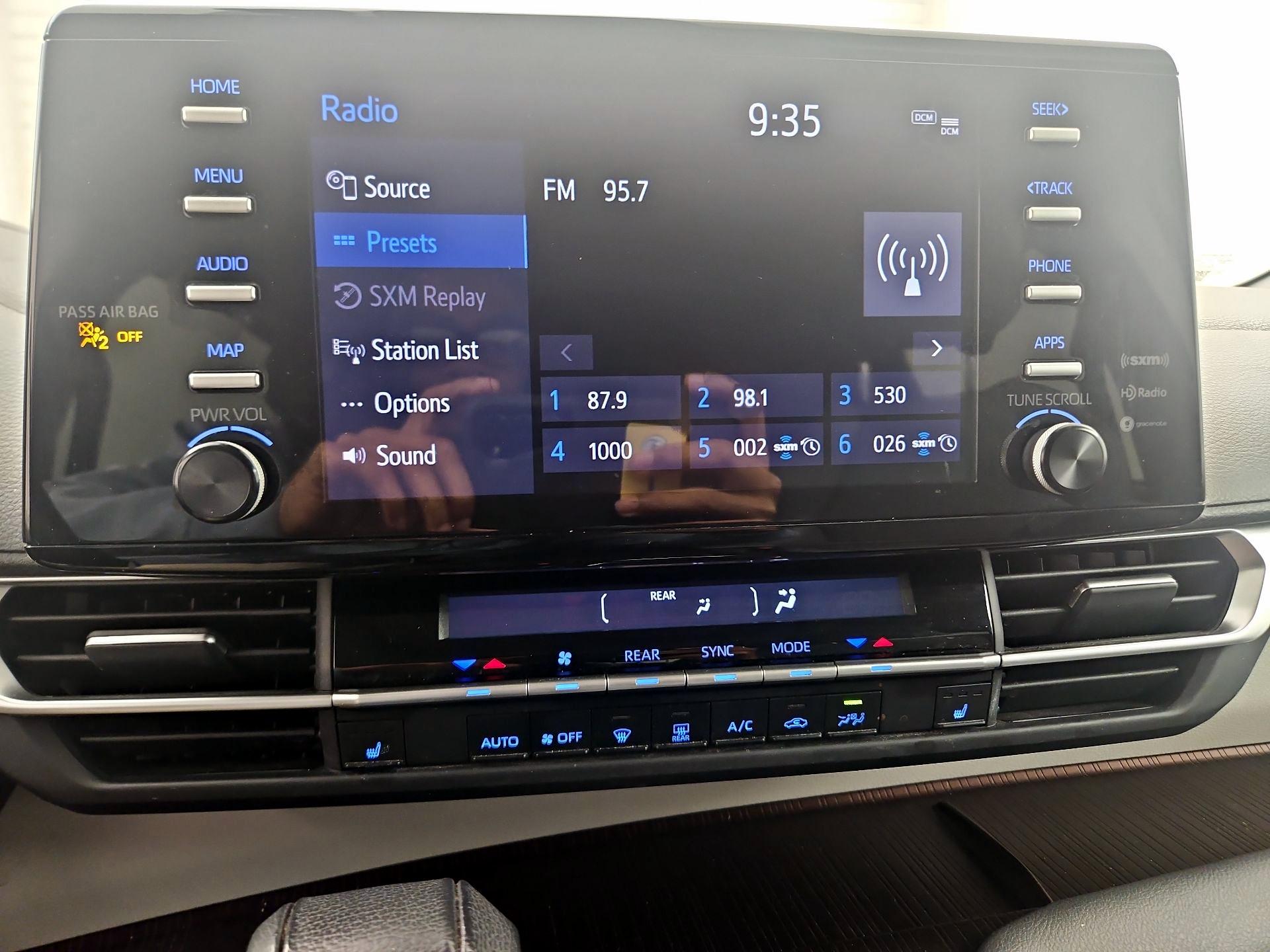 Thumbnail: 2022 Toyota Sienna - 15