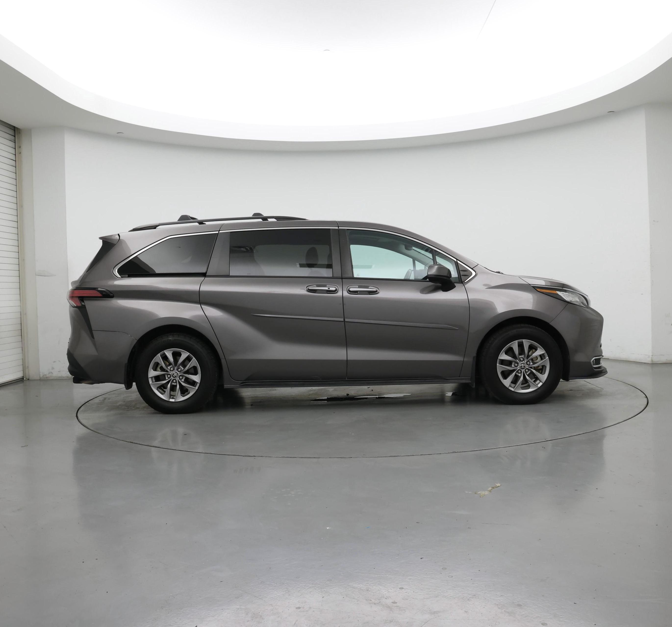 Thumbnail: 2022 Toyota Sienna - 7