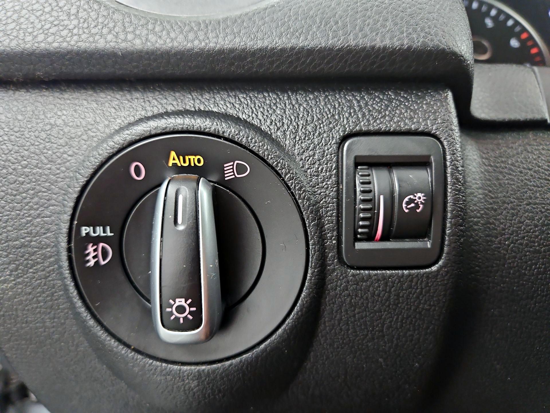 Thumbnail: 2016 Volkswagen Tiguan - 13