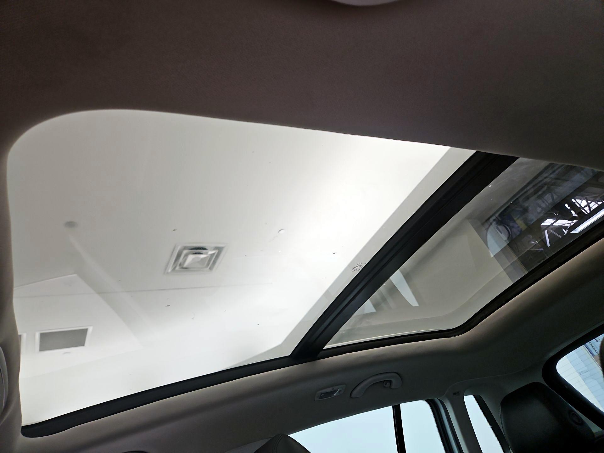 Thumbnail: 2016 Volkswagen Tiguan - 18