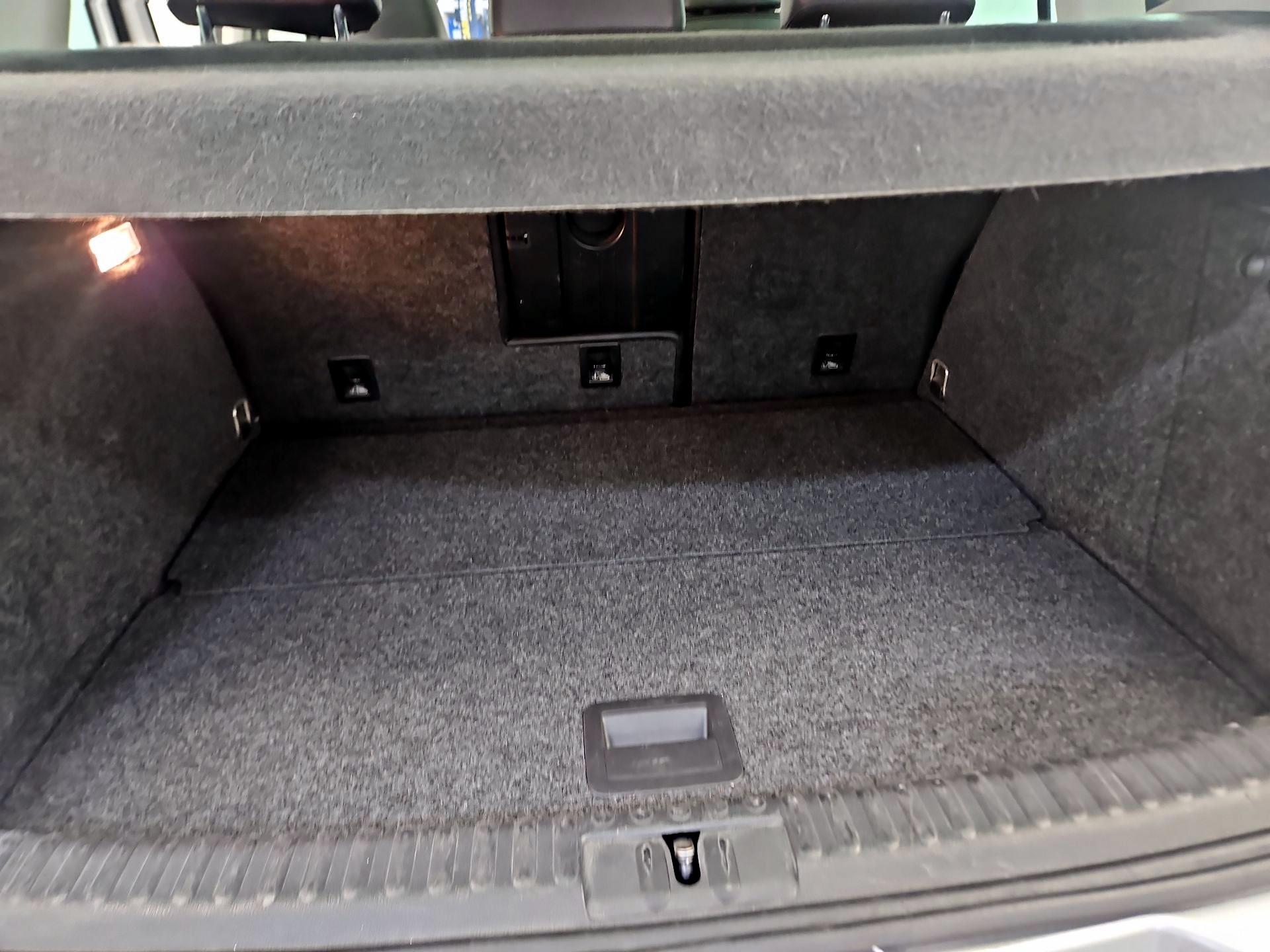 Thumbnail: 2016 Volkswagen Tiguan - 20