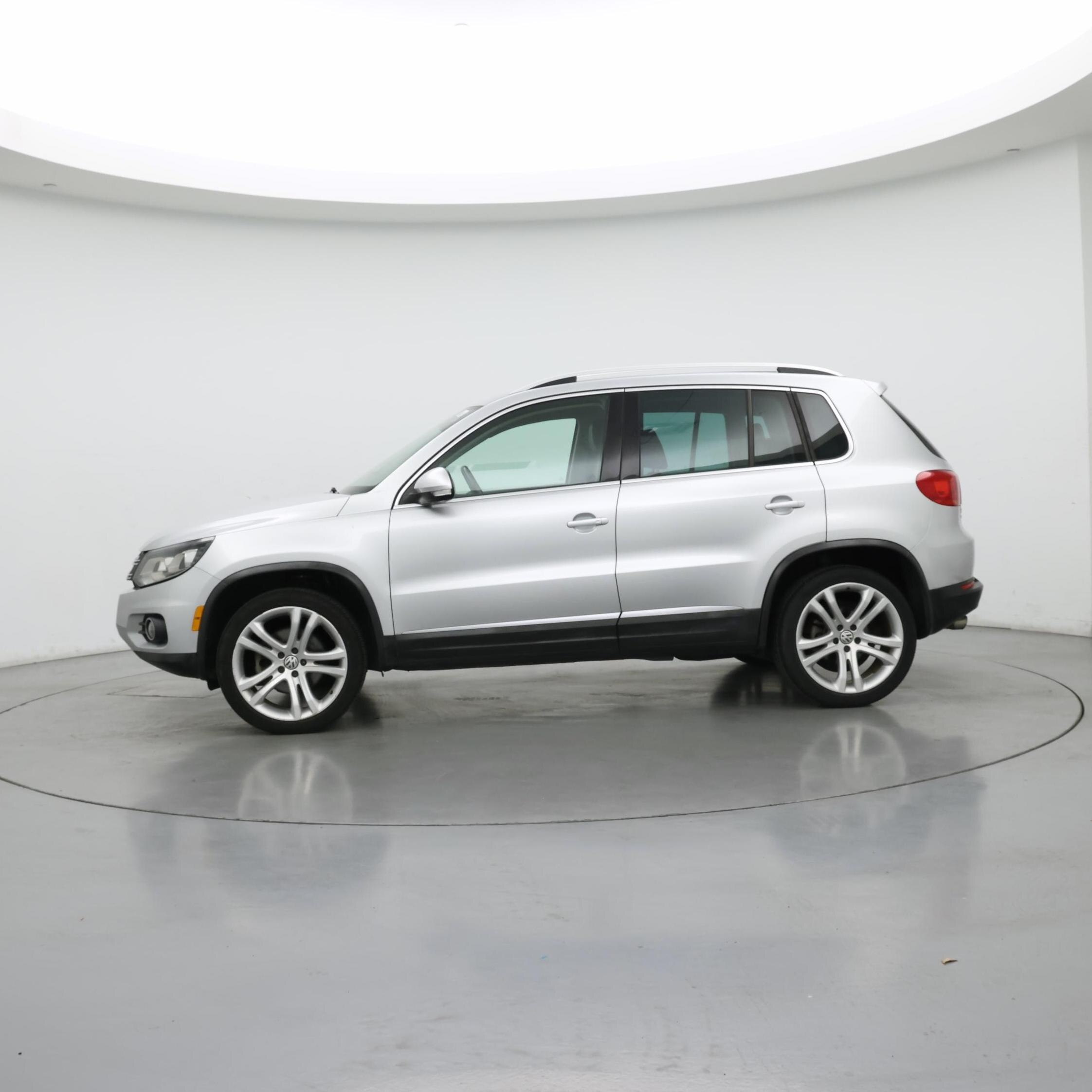Thumbnail: 2016 Volkswagen Tiguan - 3