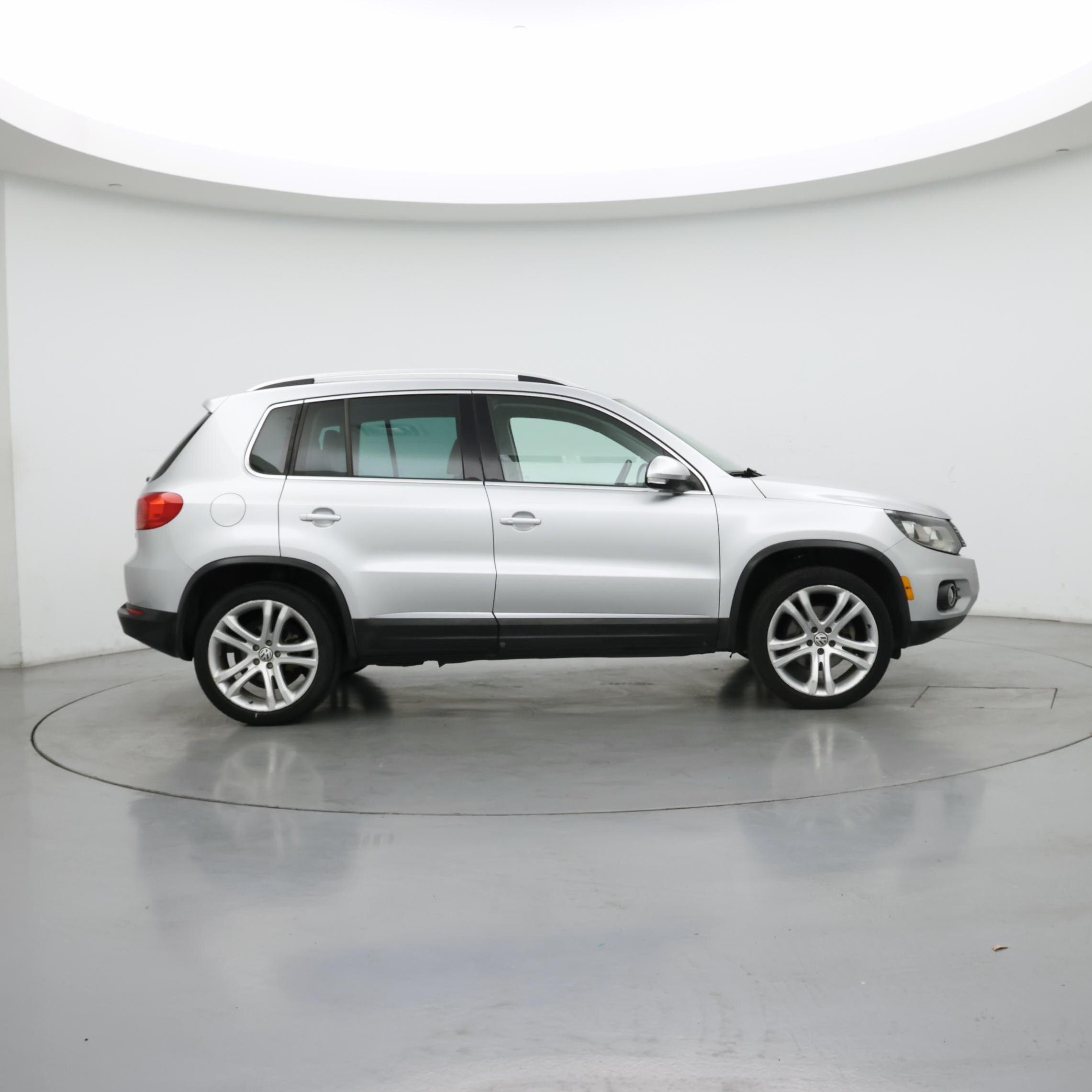 Thumbnail: 2016 Volkswagen Tiguan - 7