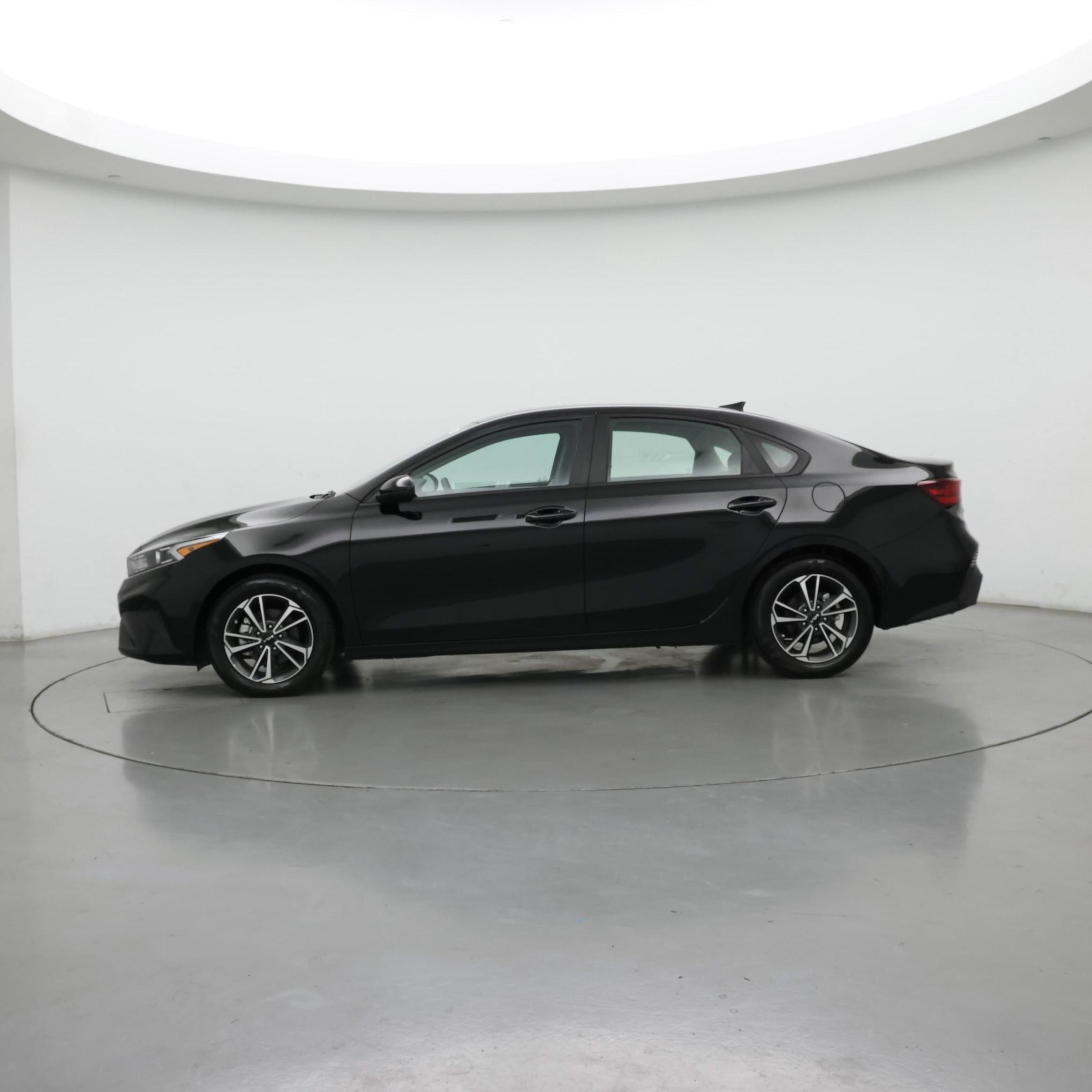 Thumbnail: 2024 Kia Forte - 3