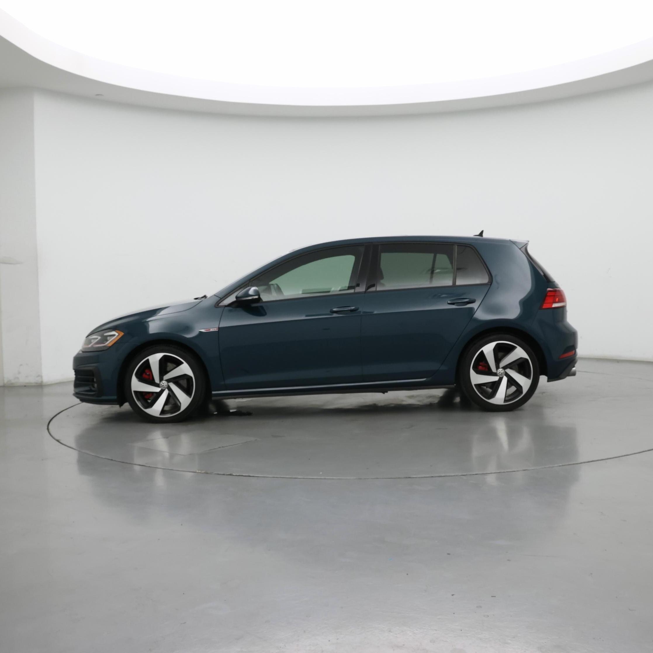 Thumbnail: 2018 Volkswagen Golf - 3