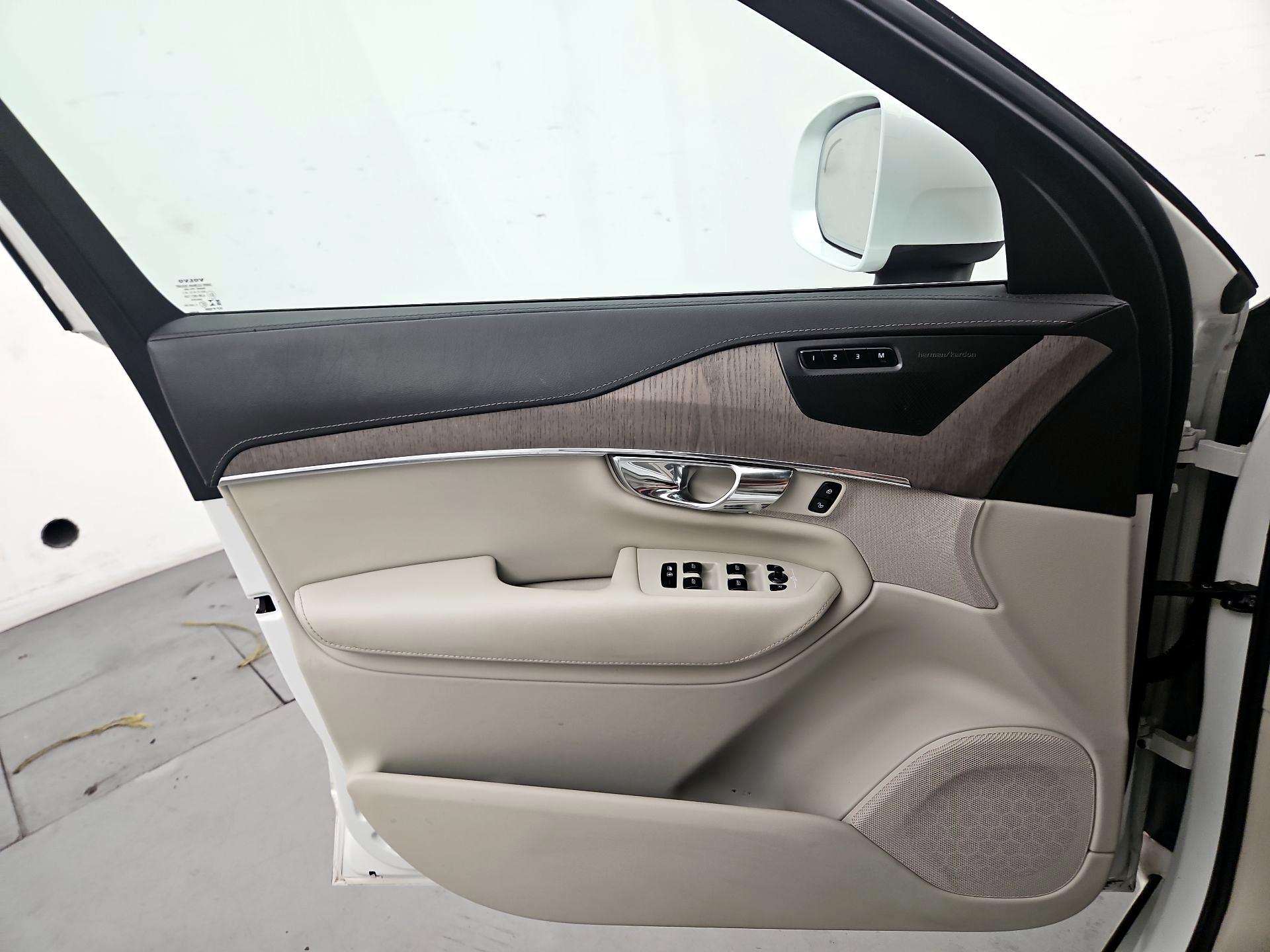 Thumbnail: 2021 Volvo XC90 - 12