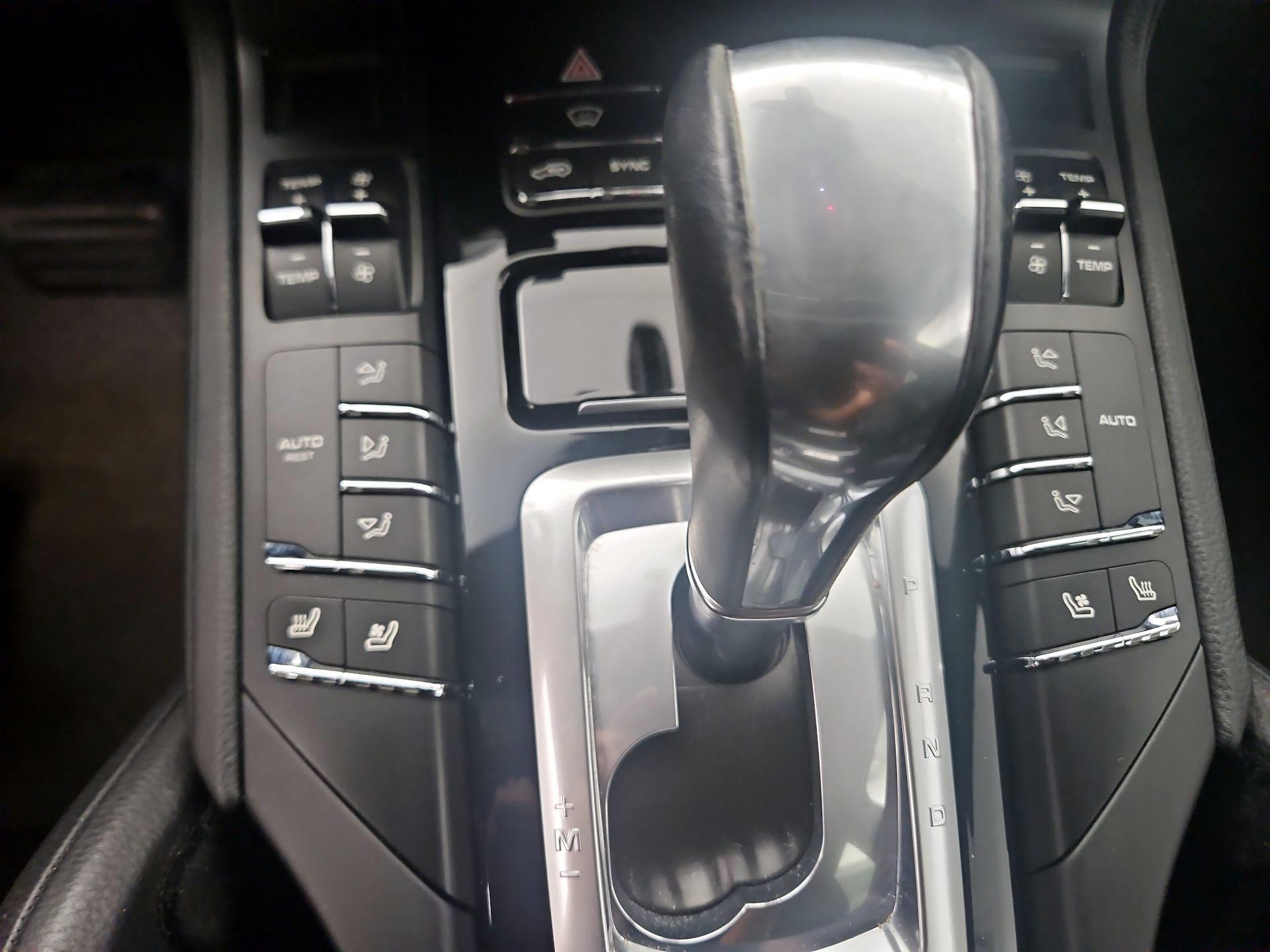 Thumbnail: 2018 Porsche Cayenne - 17